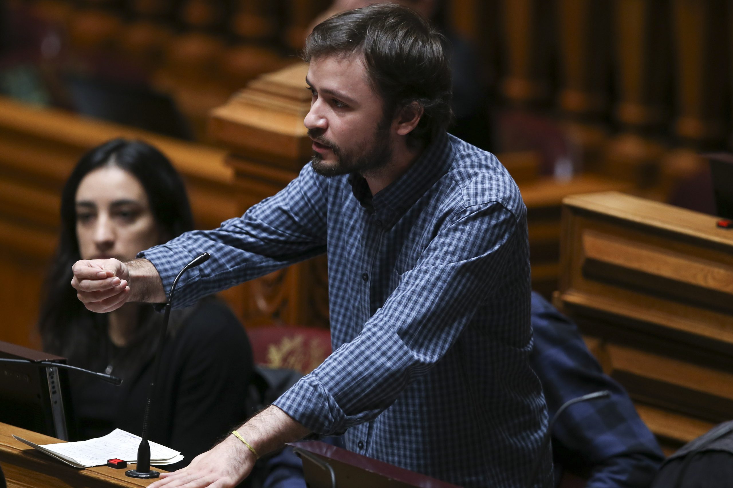 Bloco ataca “obessão ideológica” de Bruxelas quanto aos despedimentos