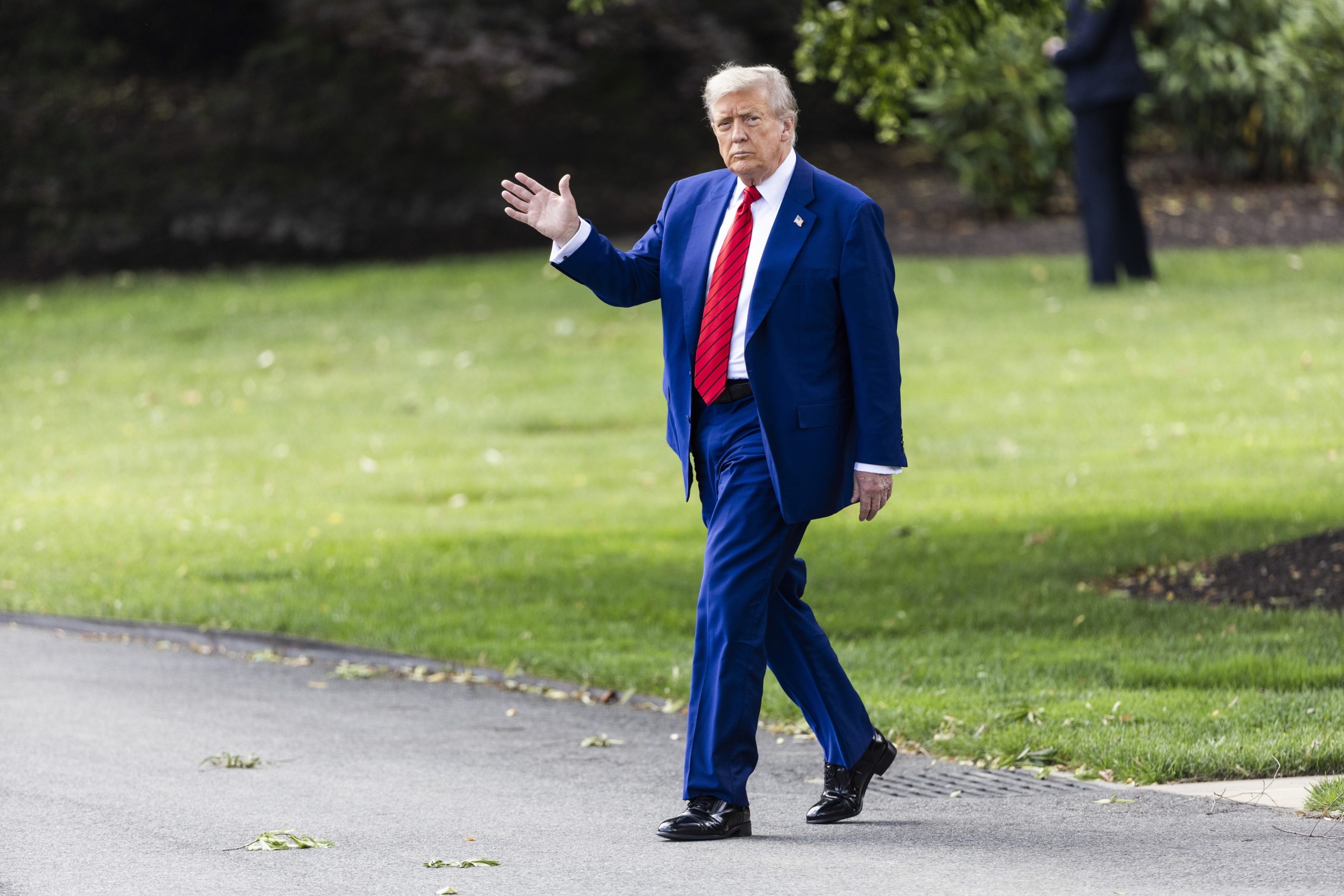 EUA criam fundo de 1.700 milhões de dólares para indemnizar aliados de Trump