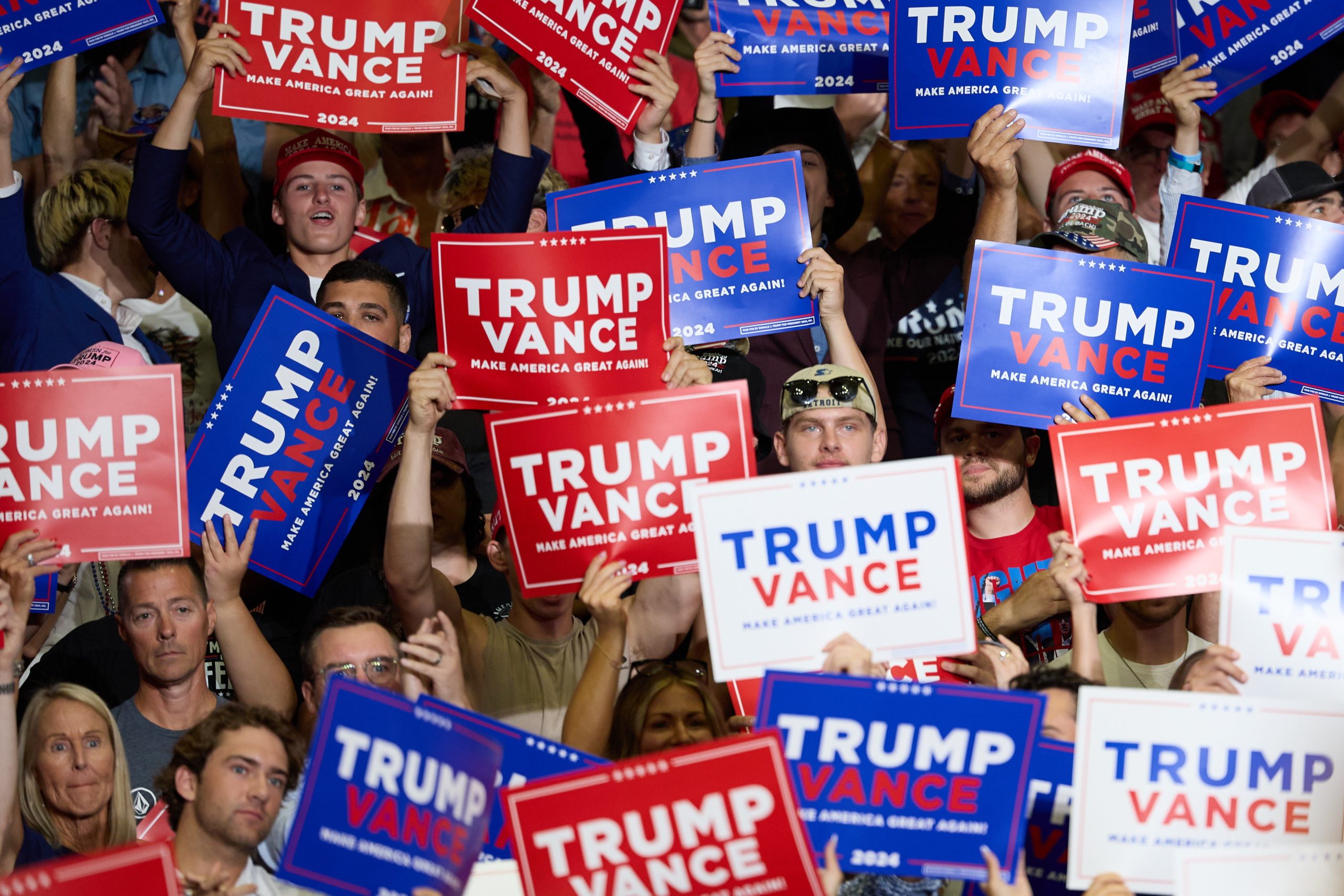 Trump retoma campanha contra um Biden mais enfraquecido do que nunca