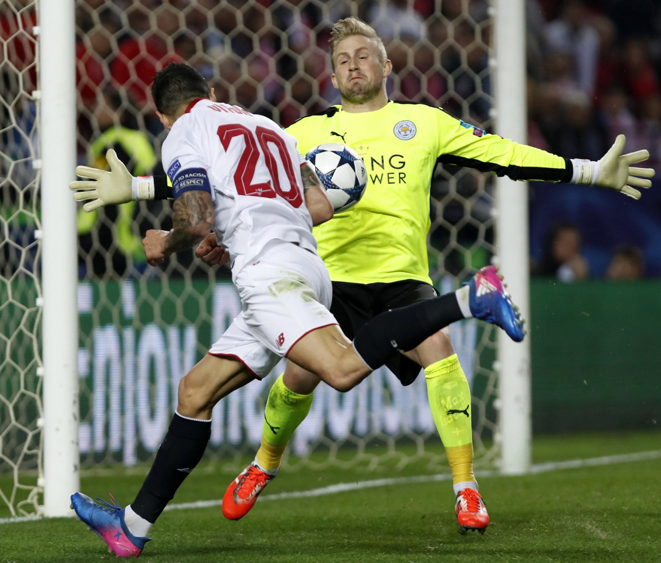 Sevilha bate Leicester por 2-1 e desperdiça vitória volumosa