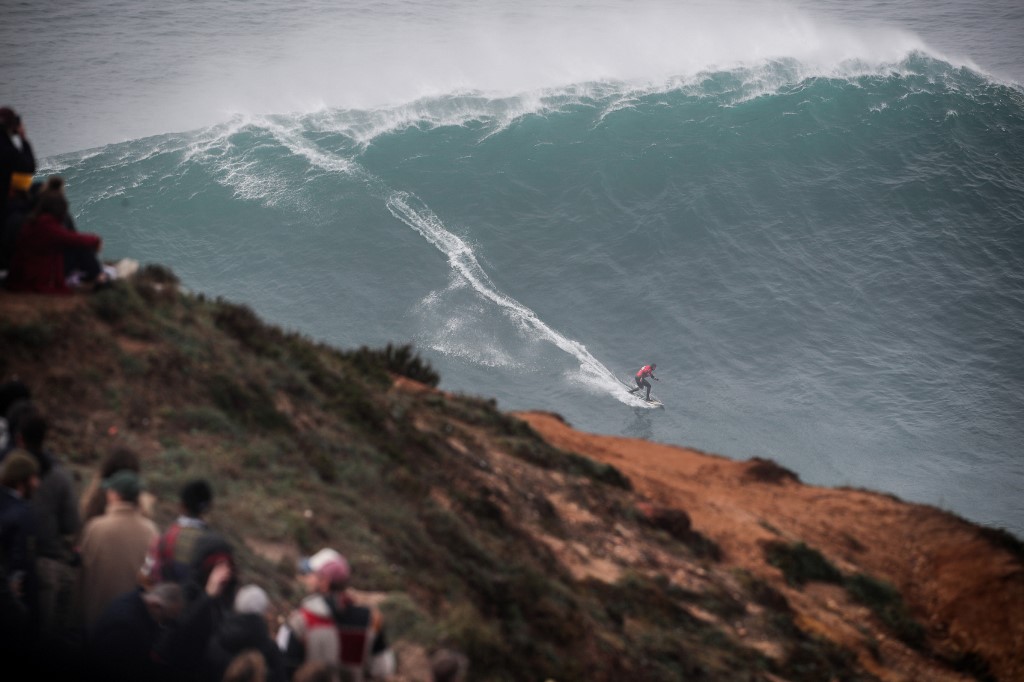 Tudo a postos para o regresso das ondas gigantes à Nazaré