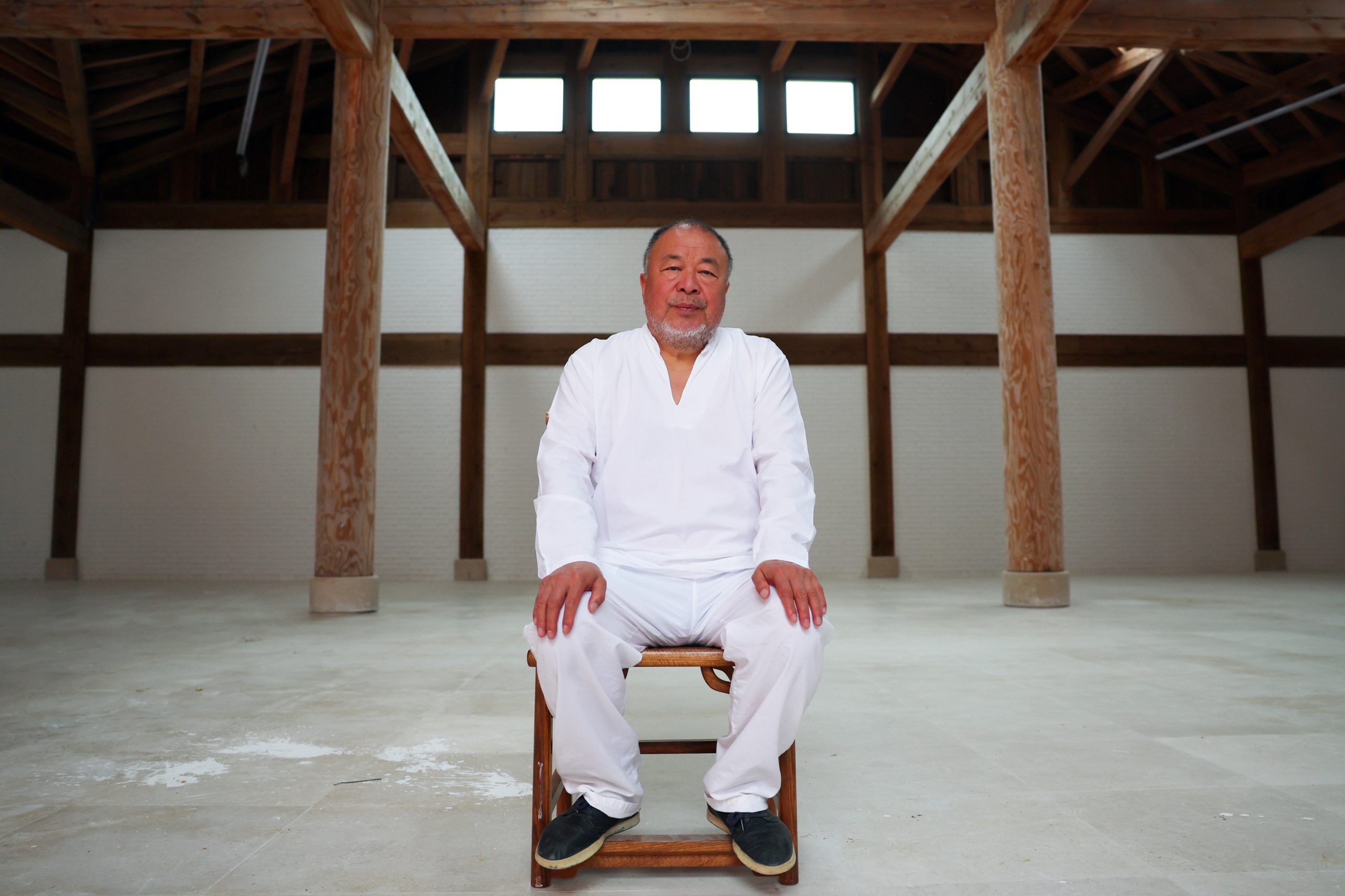 Homem destrói obra de Ai Weiwei em exposição em Itália. Veja o vídeo