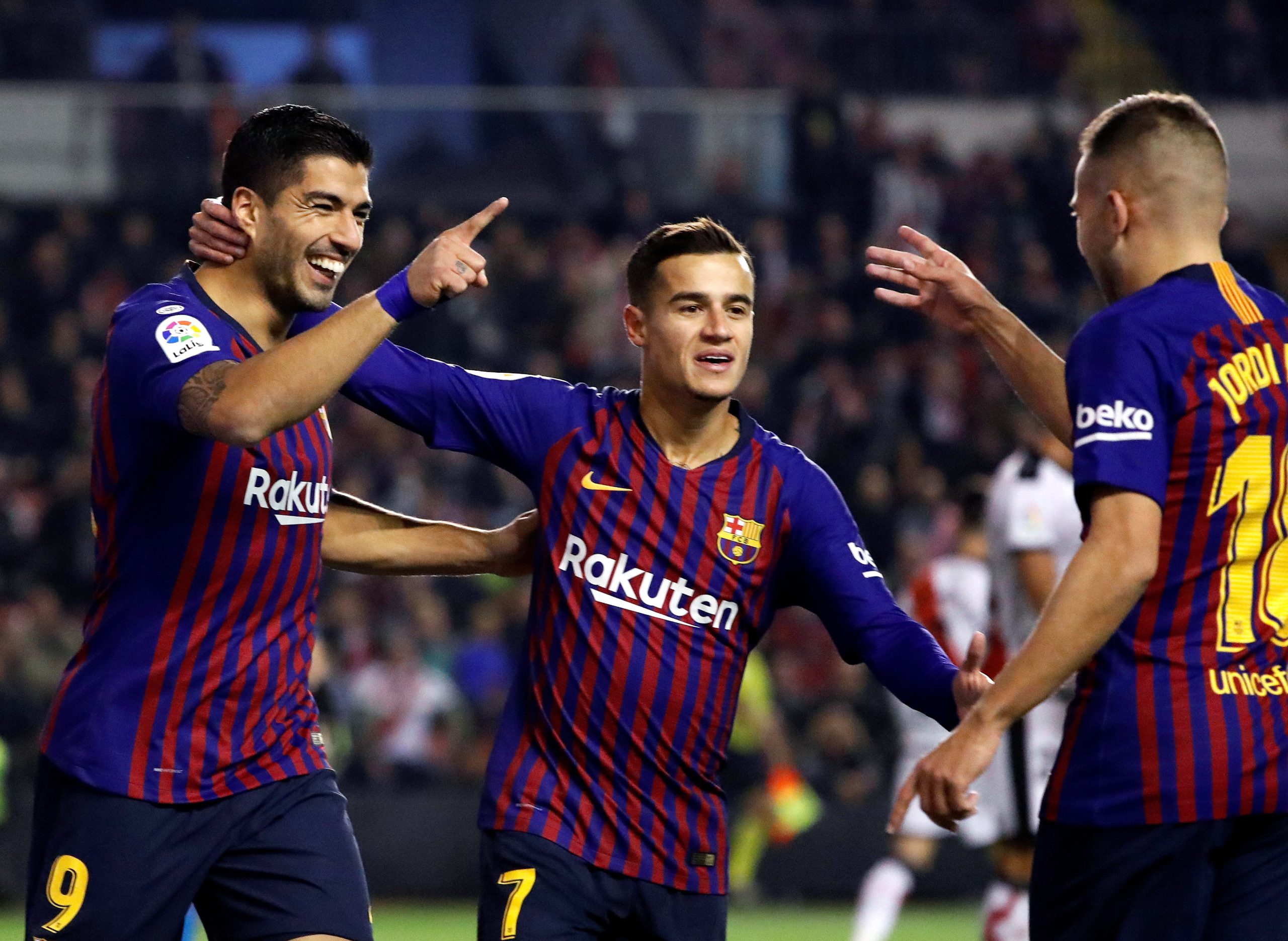 FC Barcelona dá a volta ao Rayo com dois golos nos últimos três minutos