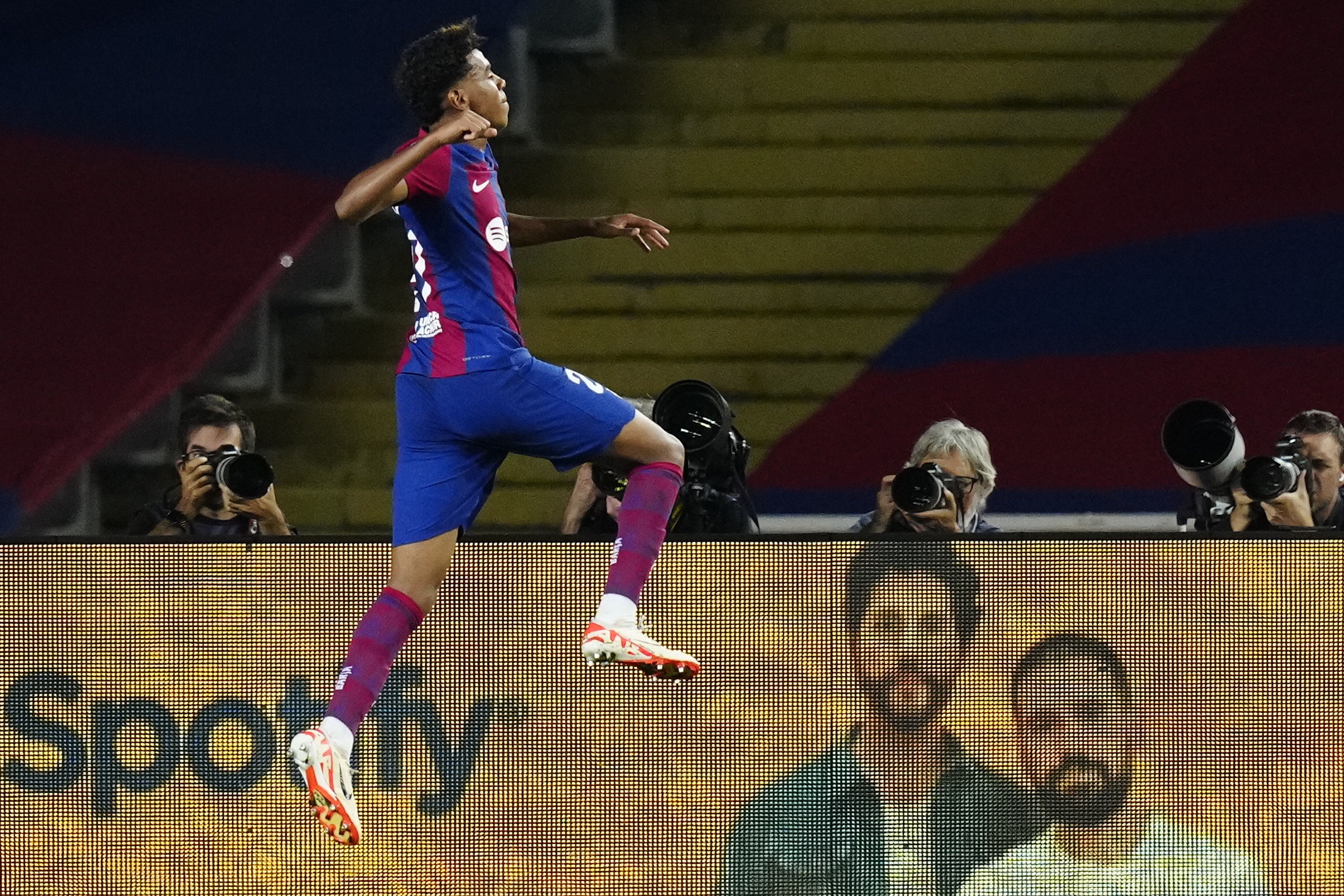 FC Barcelona renova com jovem Yamal até 2026 e aplica cláusula milionária