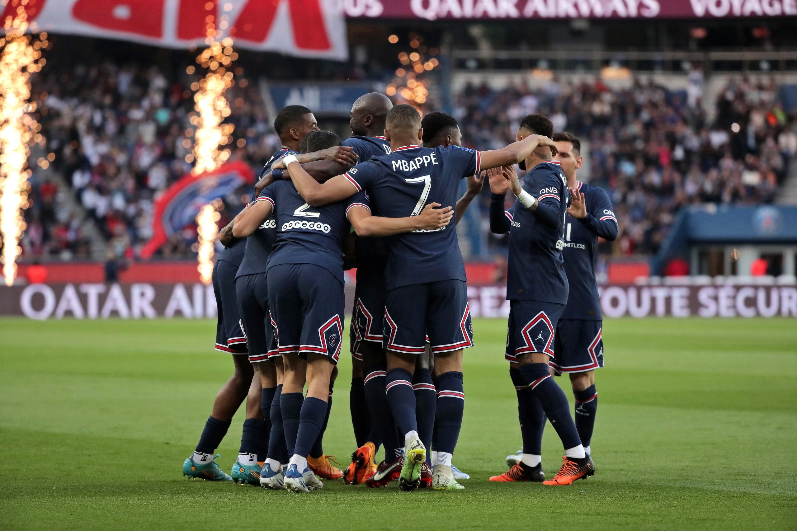 PSG, com Danilo e Nuno Mendes, empata com Troyes