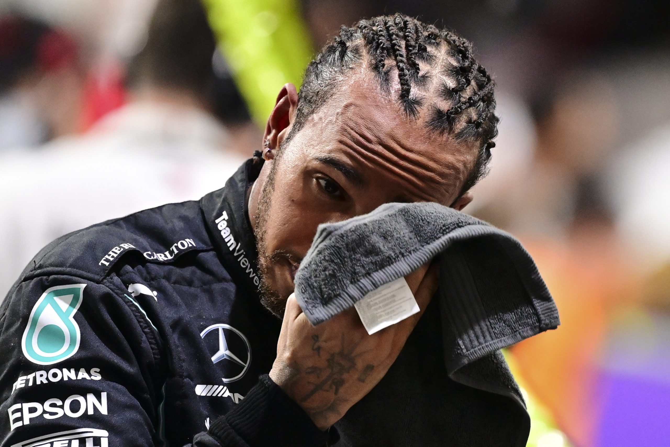 Lewis Hamilton vence GP da Arábia Saudita e título será decidido na última prova