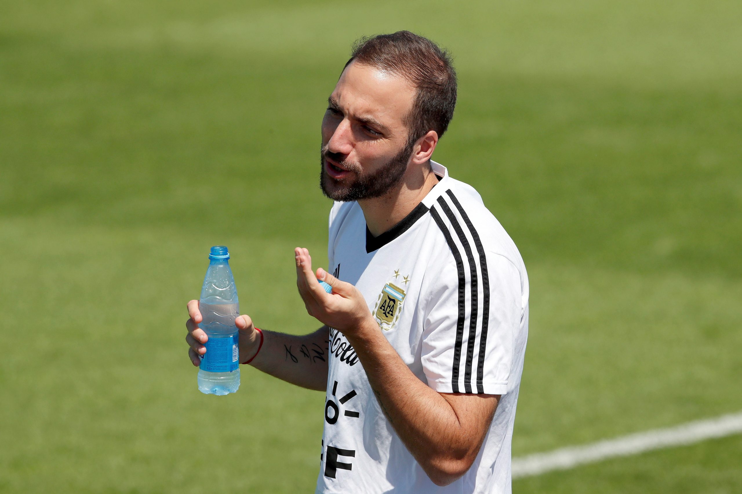 AC Milan anuncia contratação do argentino Gonzalo Higuain