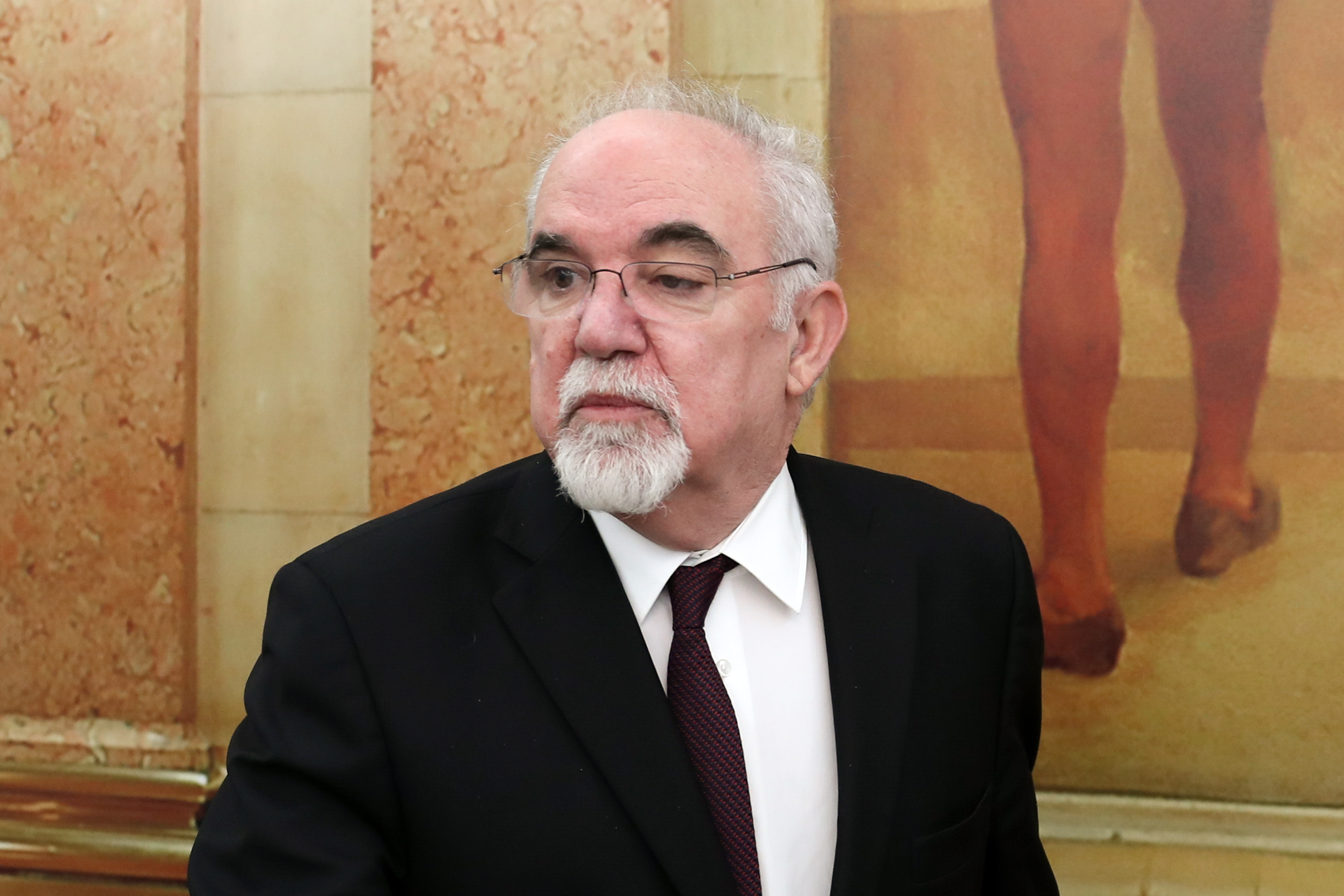 Governo vai orientar serviços para reduzirem duração dos contratos a prazo