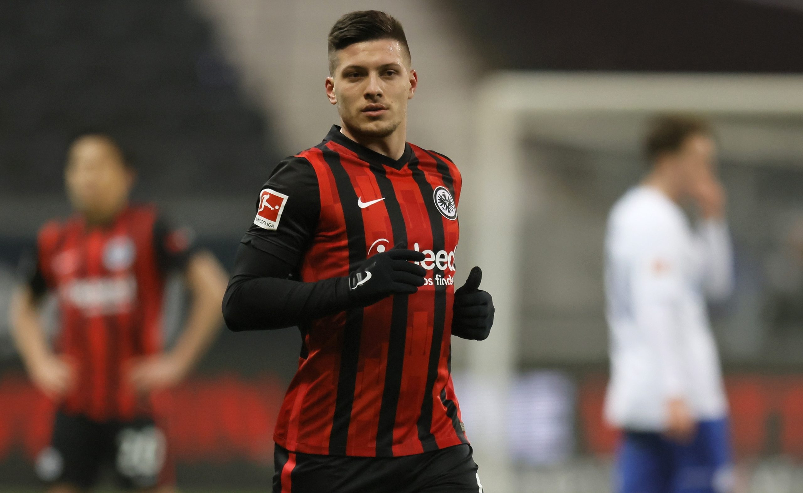 André Silva marca e Jovic ‘bisa’ na vitória do Eintracht Frankfurt sobre o Schalke 04