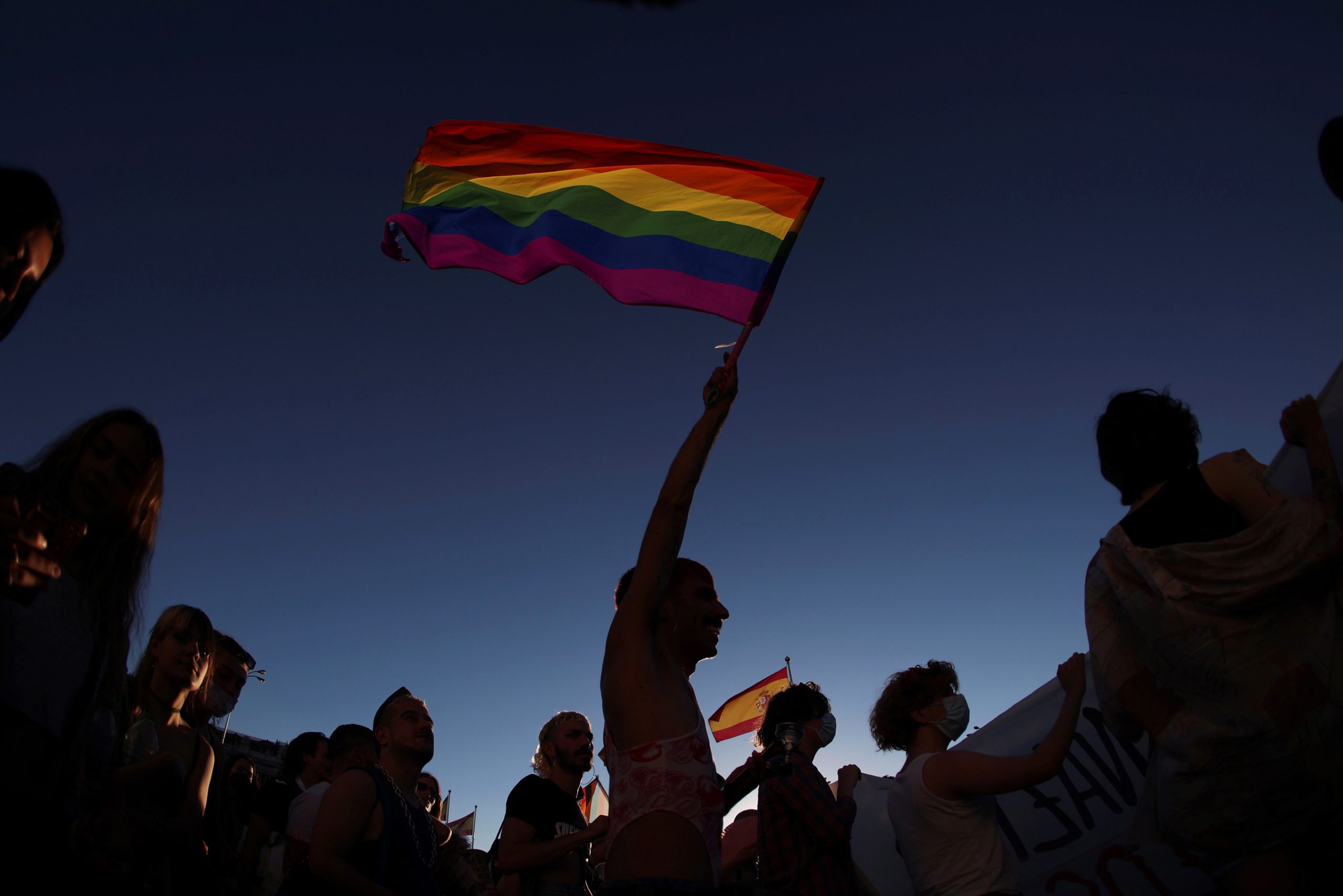 Milhares dão visibilidade à luta LGBTI+ no centro do Porto