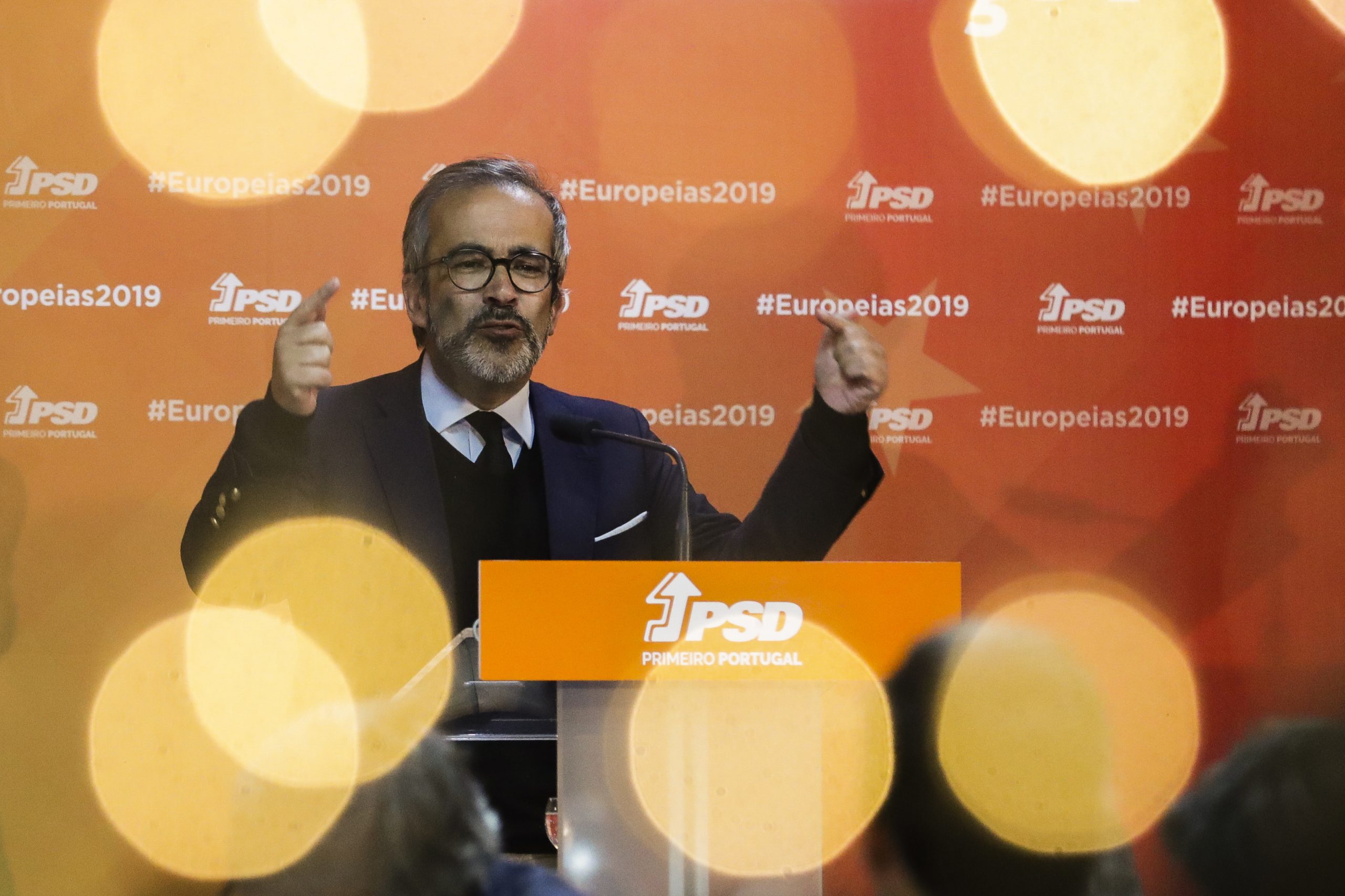Europeias: Rangel diz sobre PS que “presunção e água benta cada um toma a que quer”