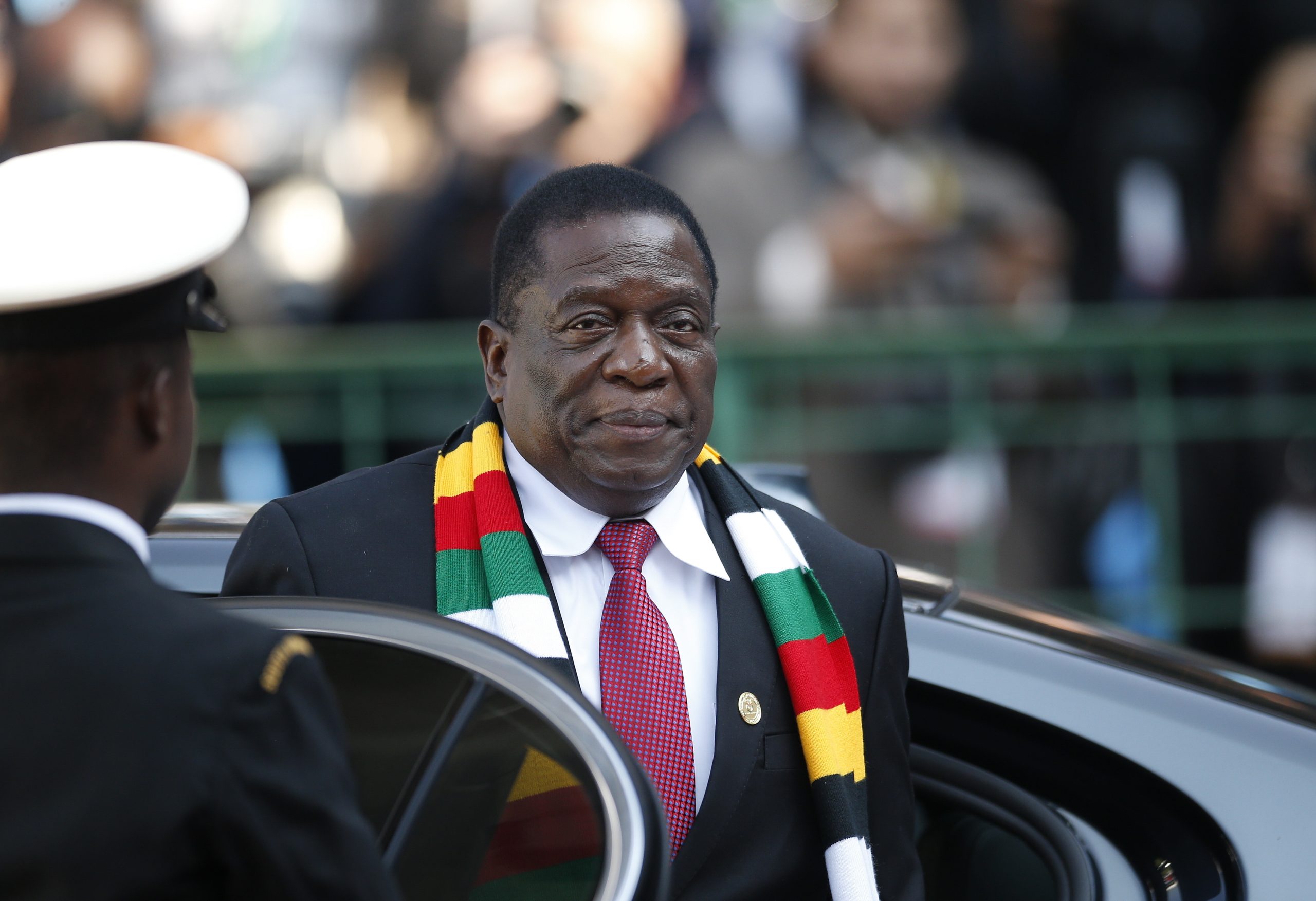 Presidente do Zimbabué que reintroduzir moeda nacional própria