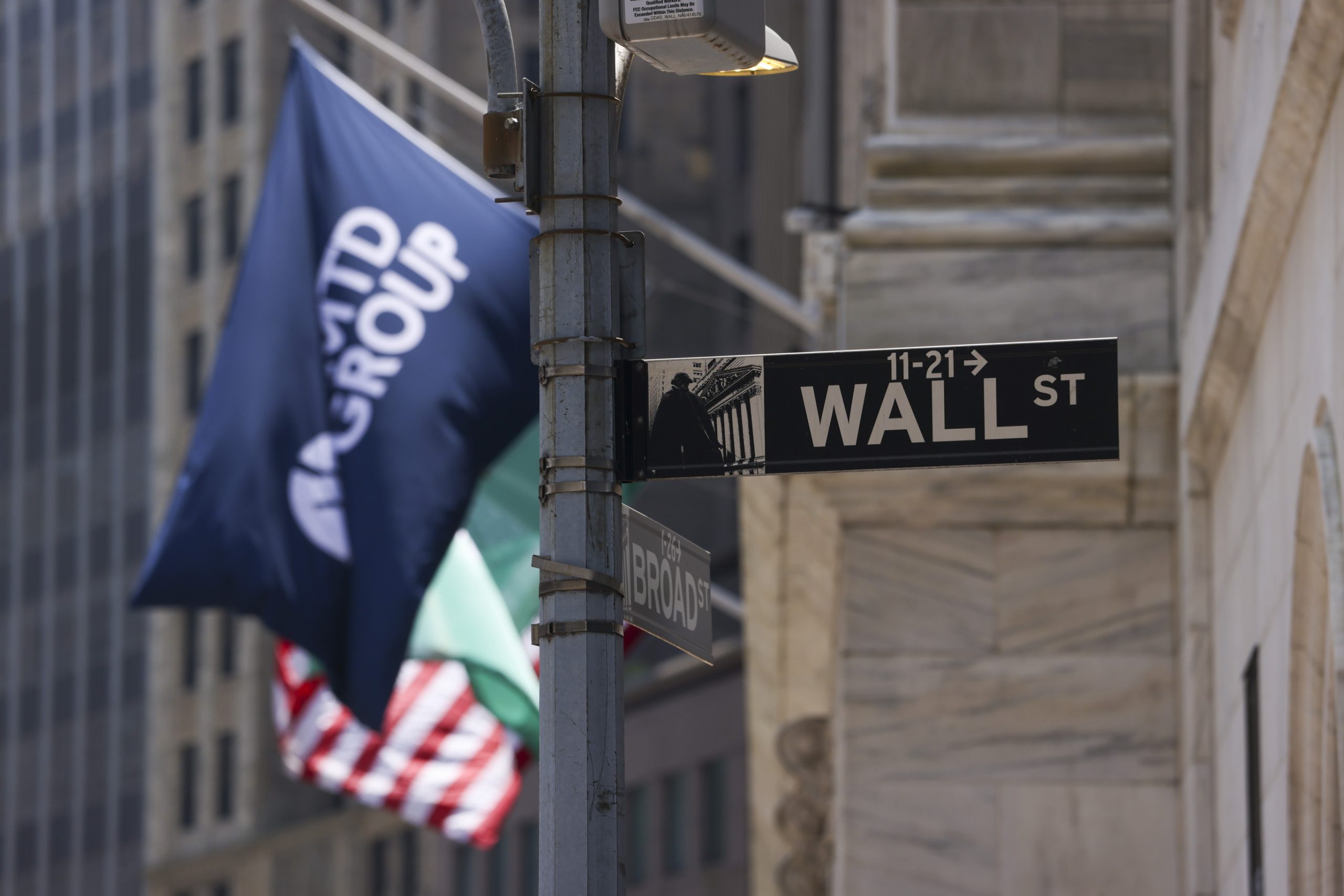 Wall Street abre em queda após ataque de Israel ao Irão