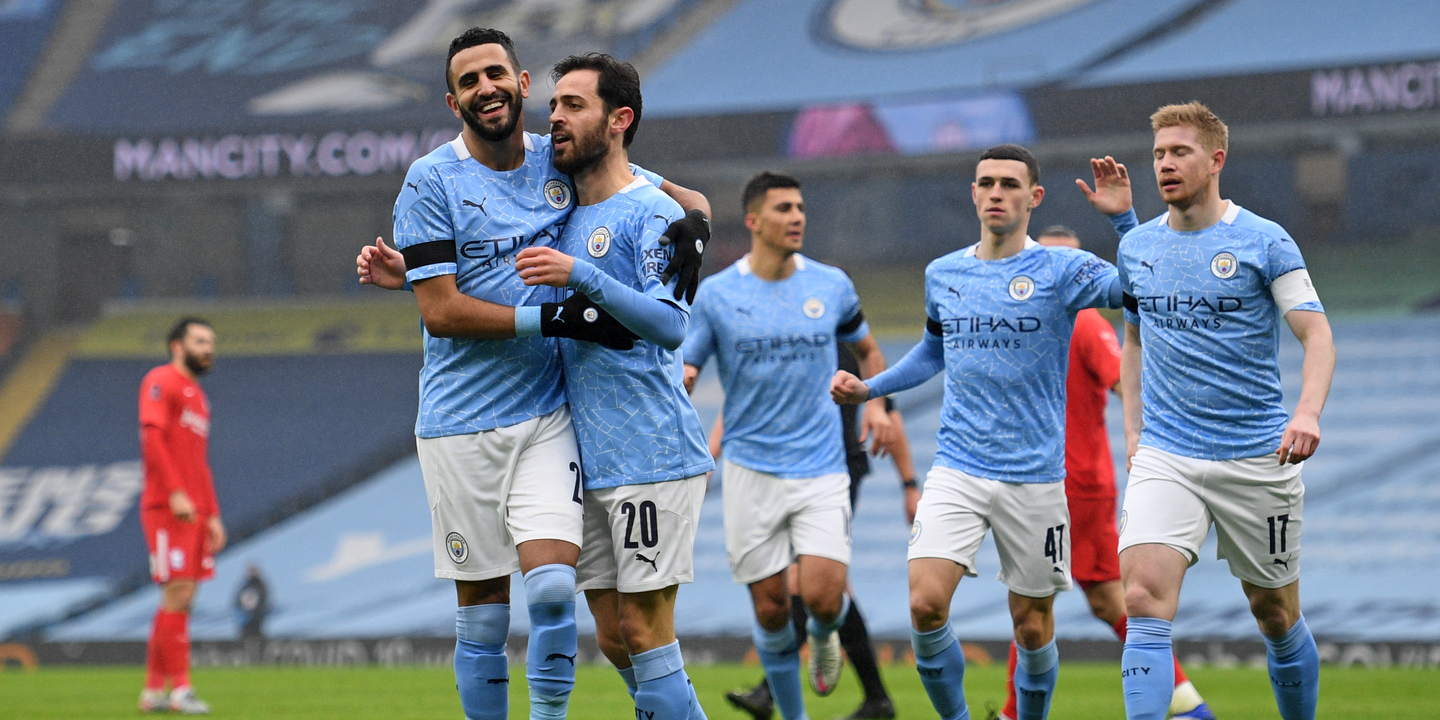 Bernardo Silva ajuda Man City a chegar ao topo da Premier League
