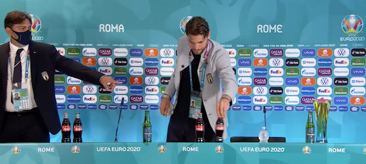 Já podemos falar em “garrafagate”? Depois de Ronaldo e Pogba, foi a vez Locatelli