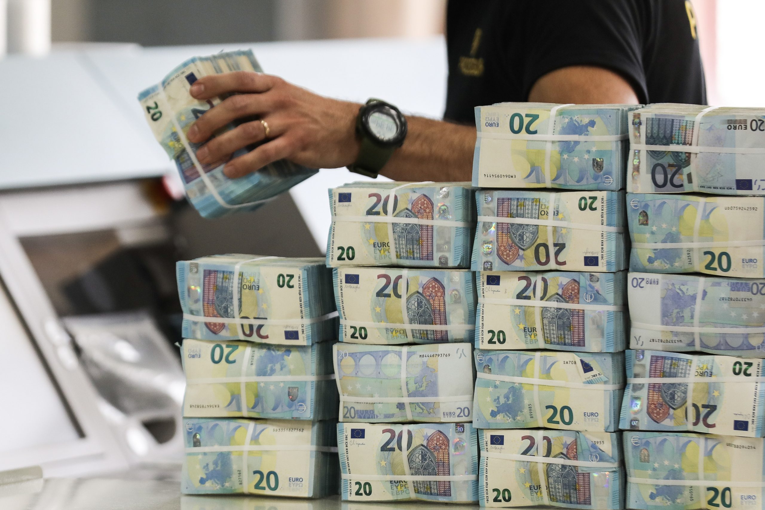 Banco de Portugal alerta para duas entidades não habilitadas a conceder crédito