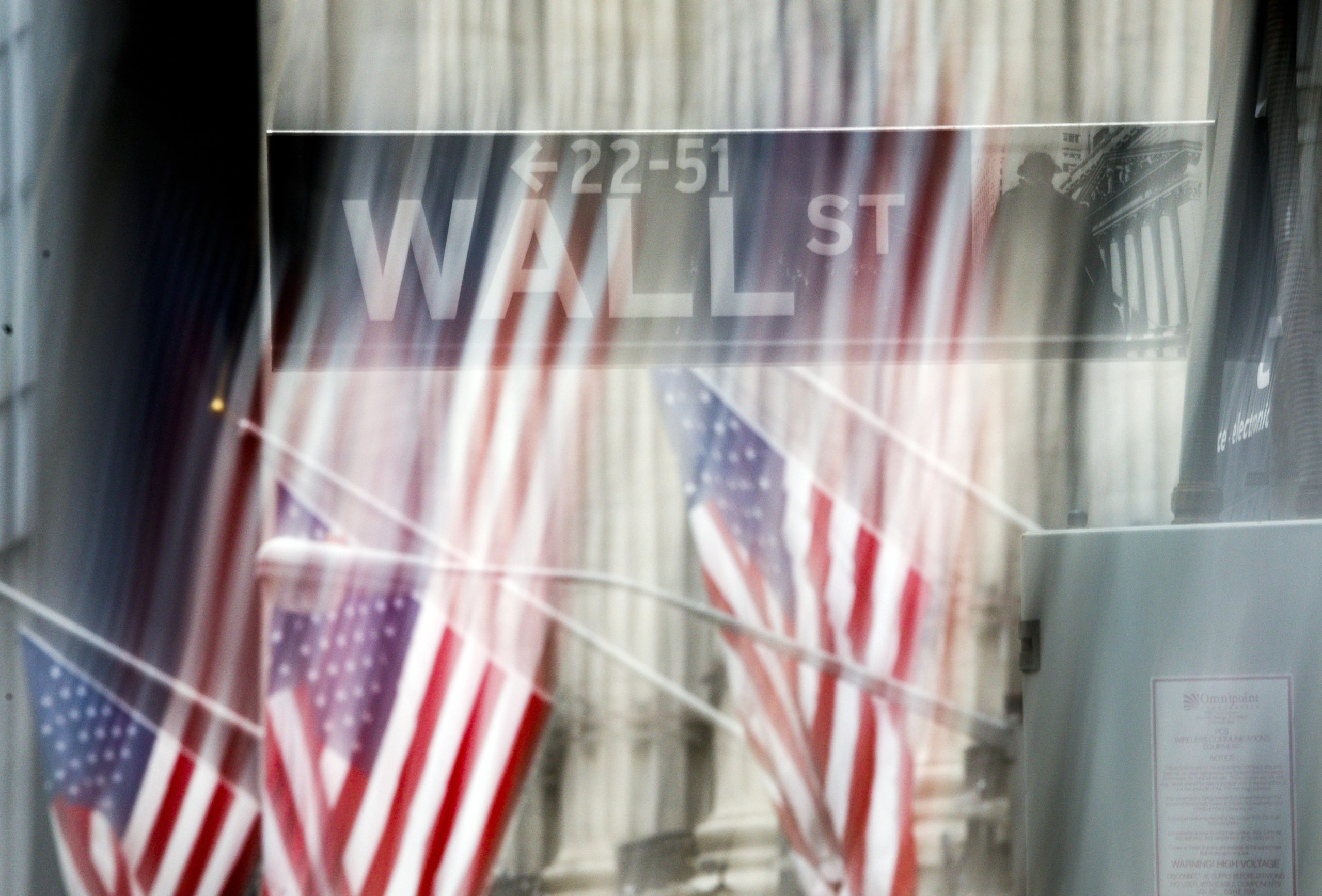 Bolsa de Nova Iorque cai com escalada na tensão comercial entre EUA e China