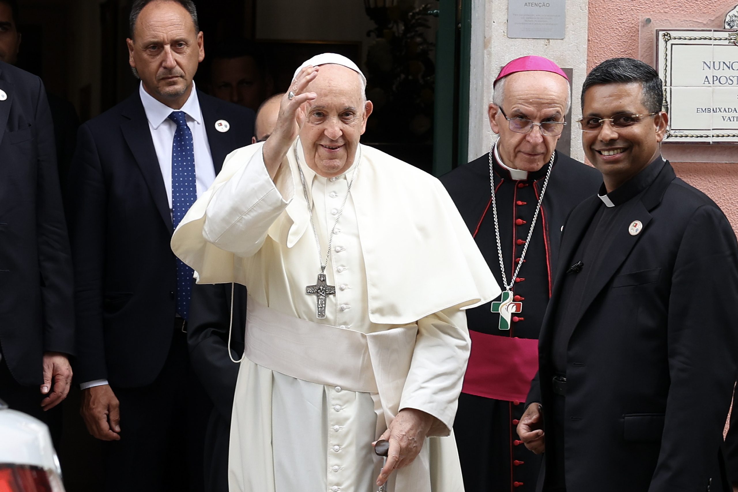 Papa Francisco diz que transexuais “são filhos de Deus”