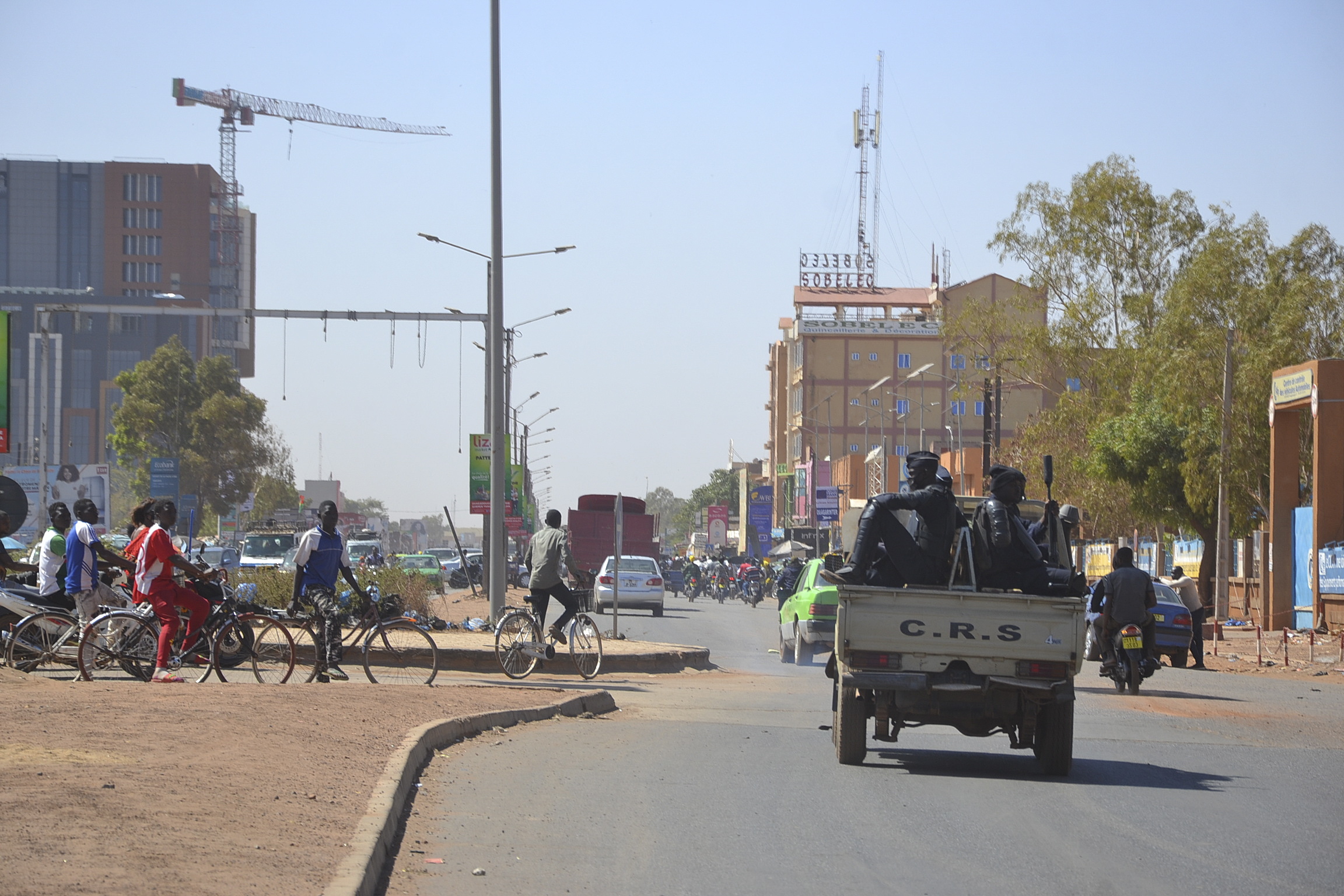Militares do Burkina Faso confirmam tomada de poder e dissolução de Governo e parlamento