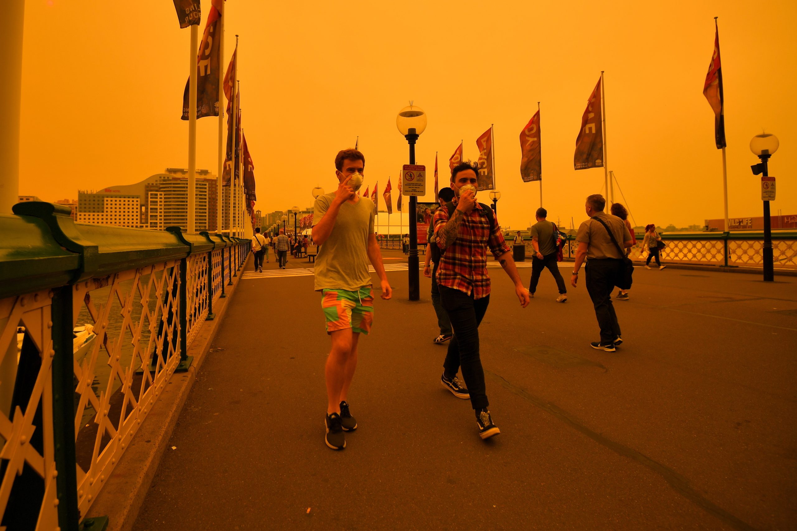 Vários incêndios fundem-se num único a norte de Sydney