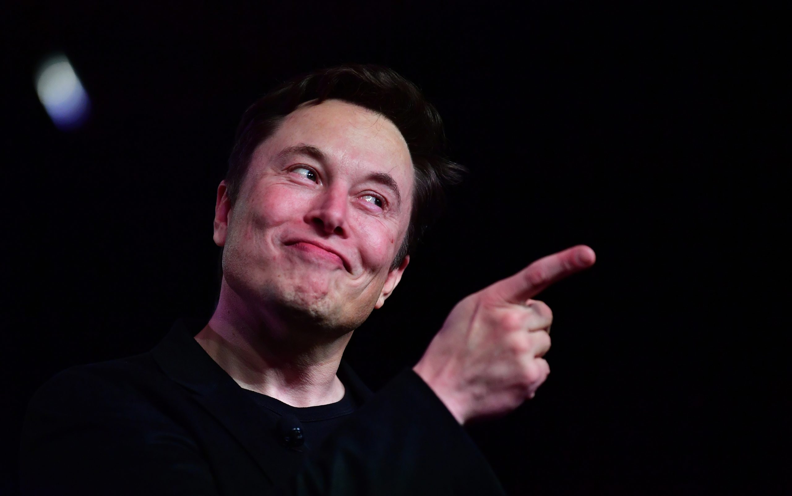 Elon Musk acabou mesmo por vender parte das suas ações na Tesla — mas perdeu muito dinheiro com isso