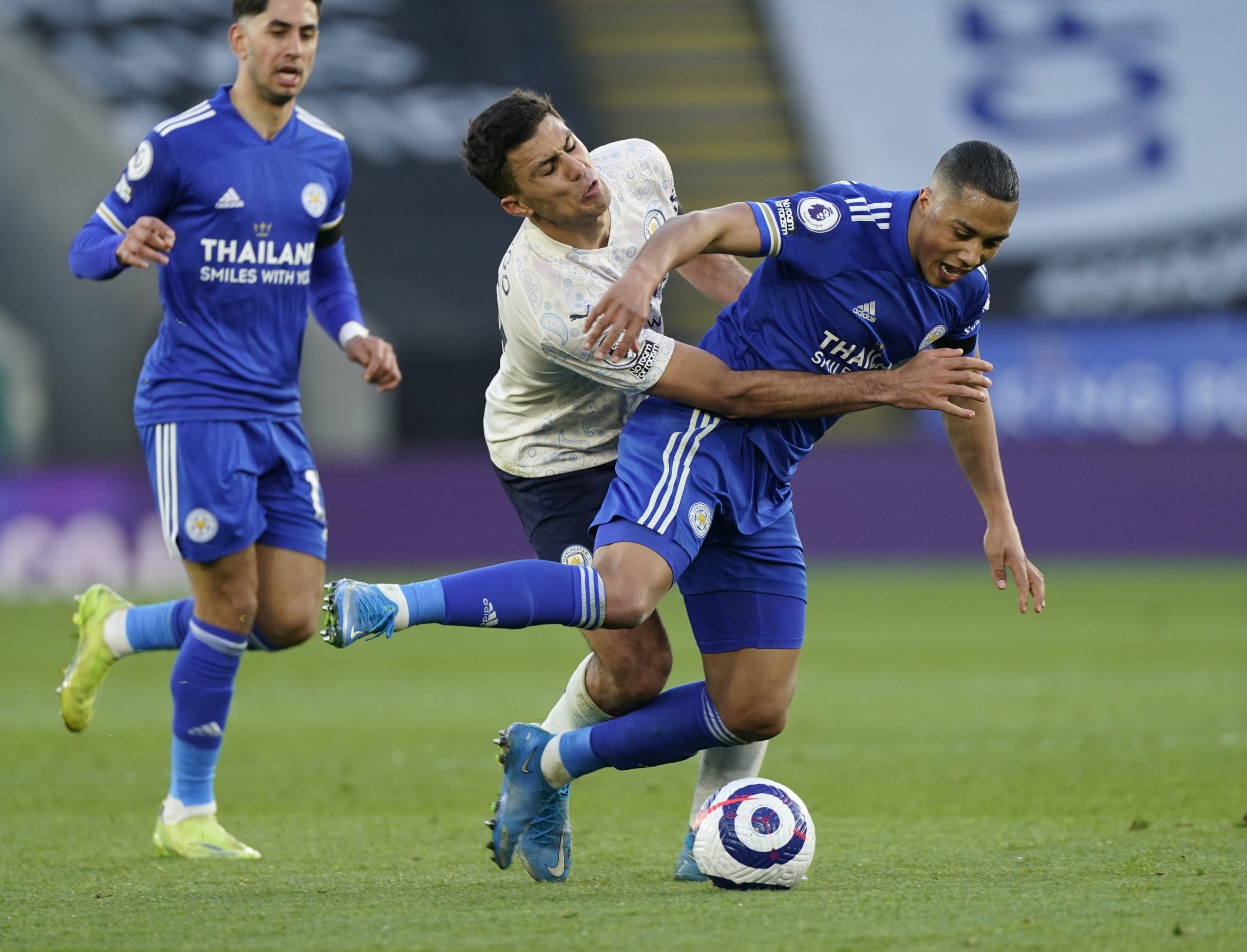 Manchester City vence em Leicester e começa a aproximar-se do título