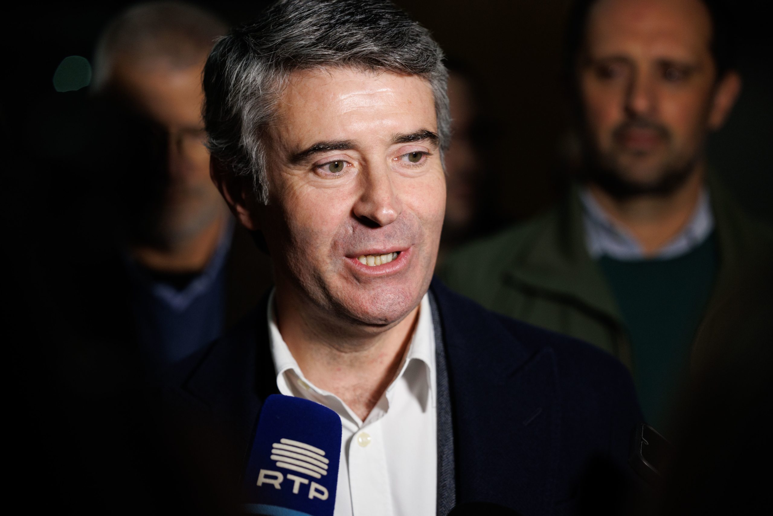 José Luís Carneiro acusa Montenegro de desconhecer reestruturação do SEF