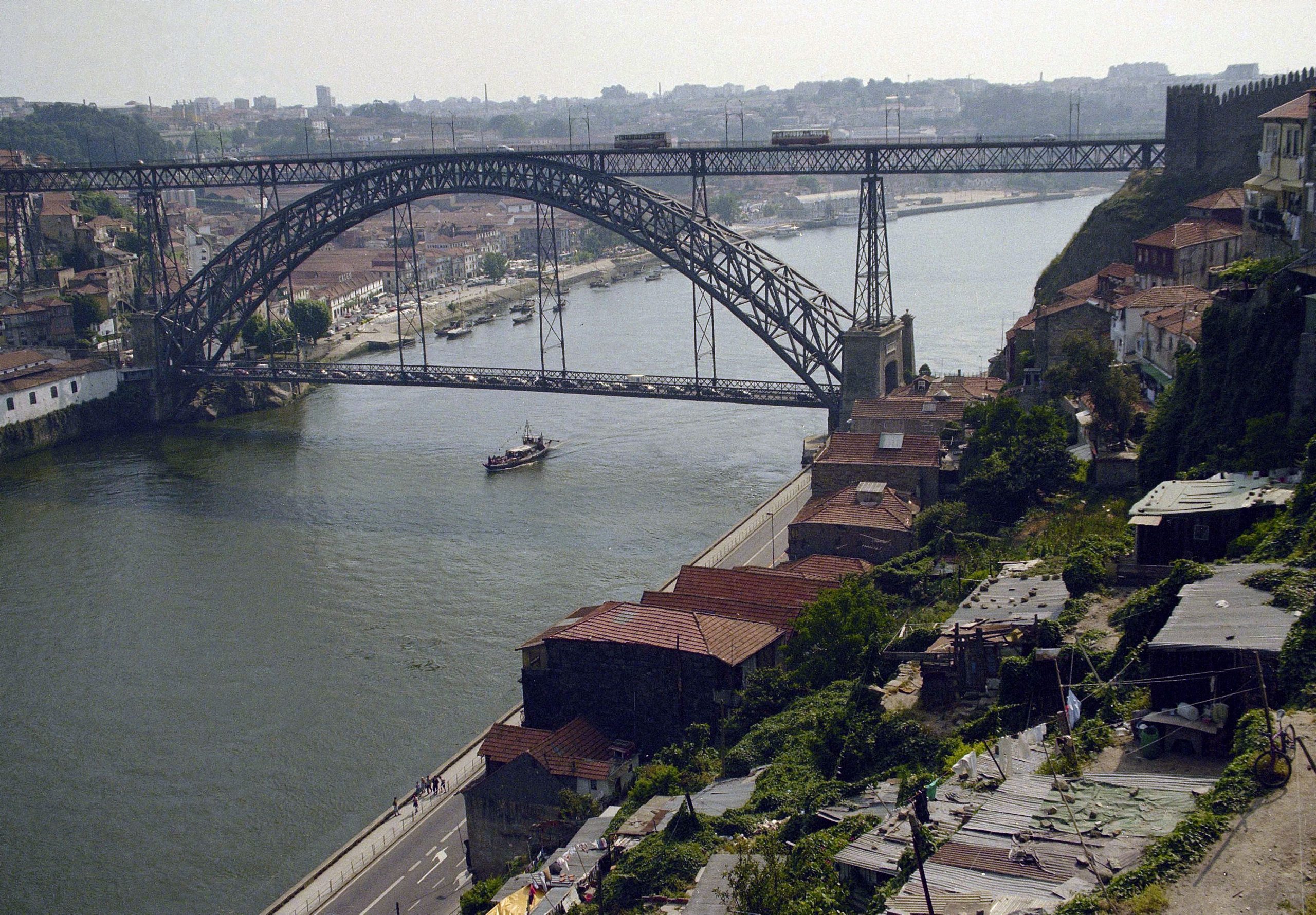Direito à habitação, maternidade e envelhecimento. Porto quer envolver os munícipes na conversa