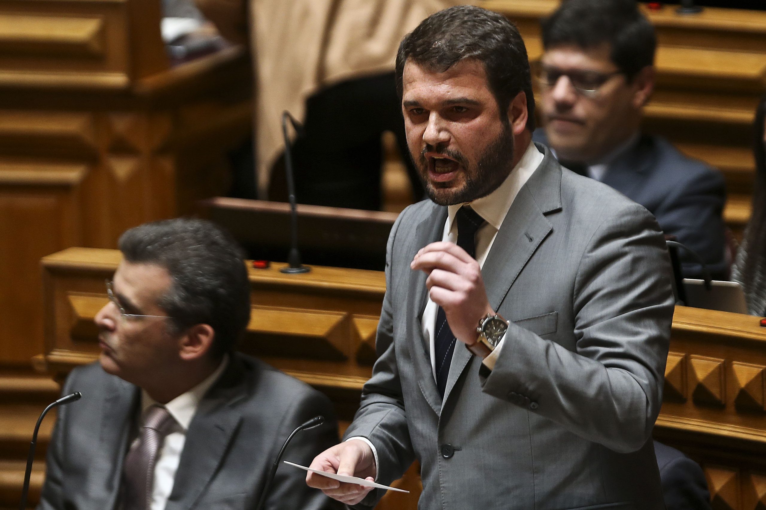 PS garante alterações à lei da regularização da Uber e Cabify