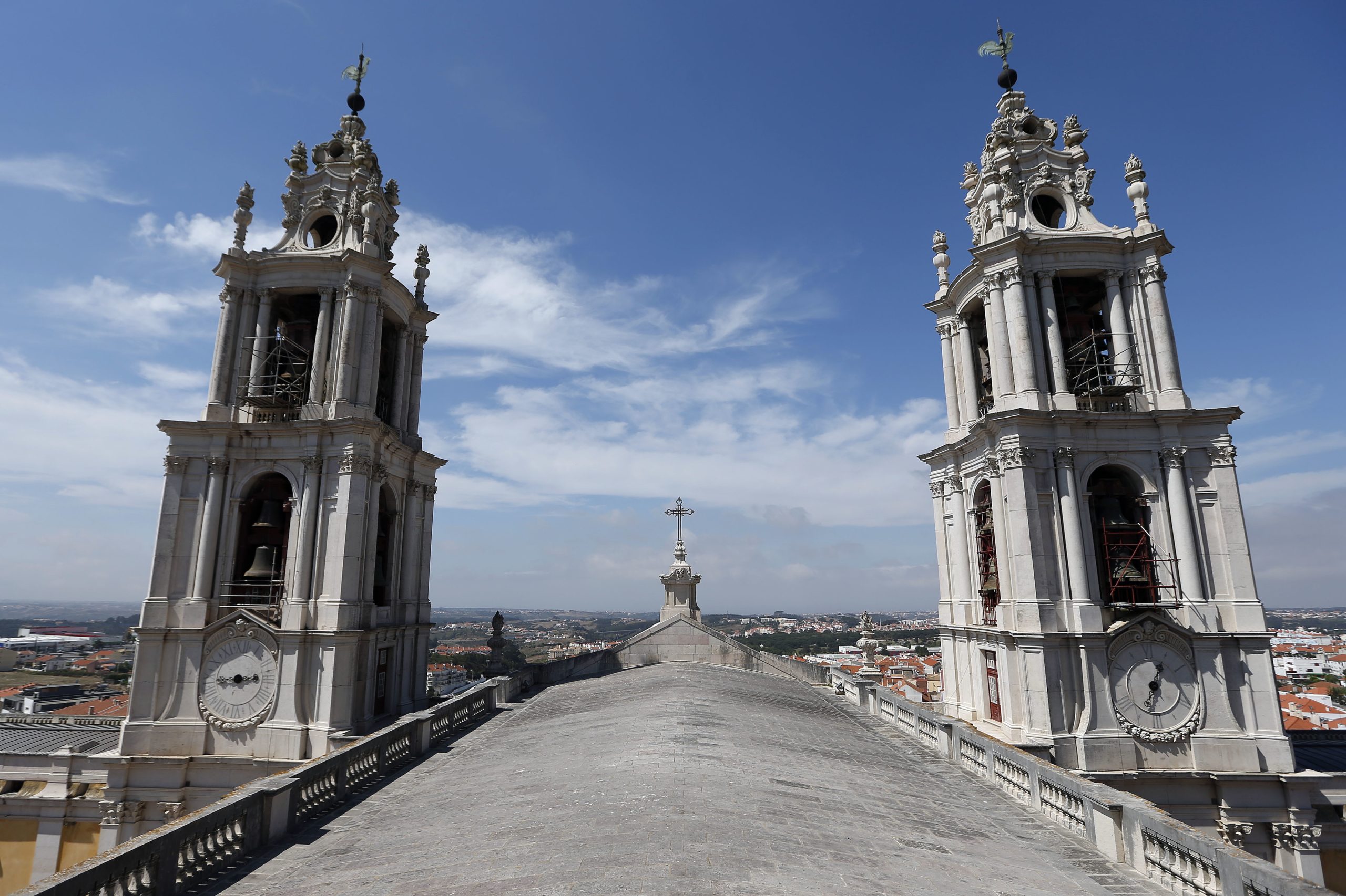 Maiores sinos da torre sul do Palácio de Mafra são apeados na quarta-feira