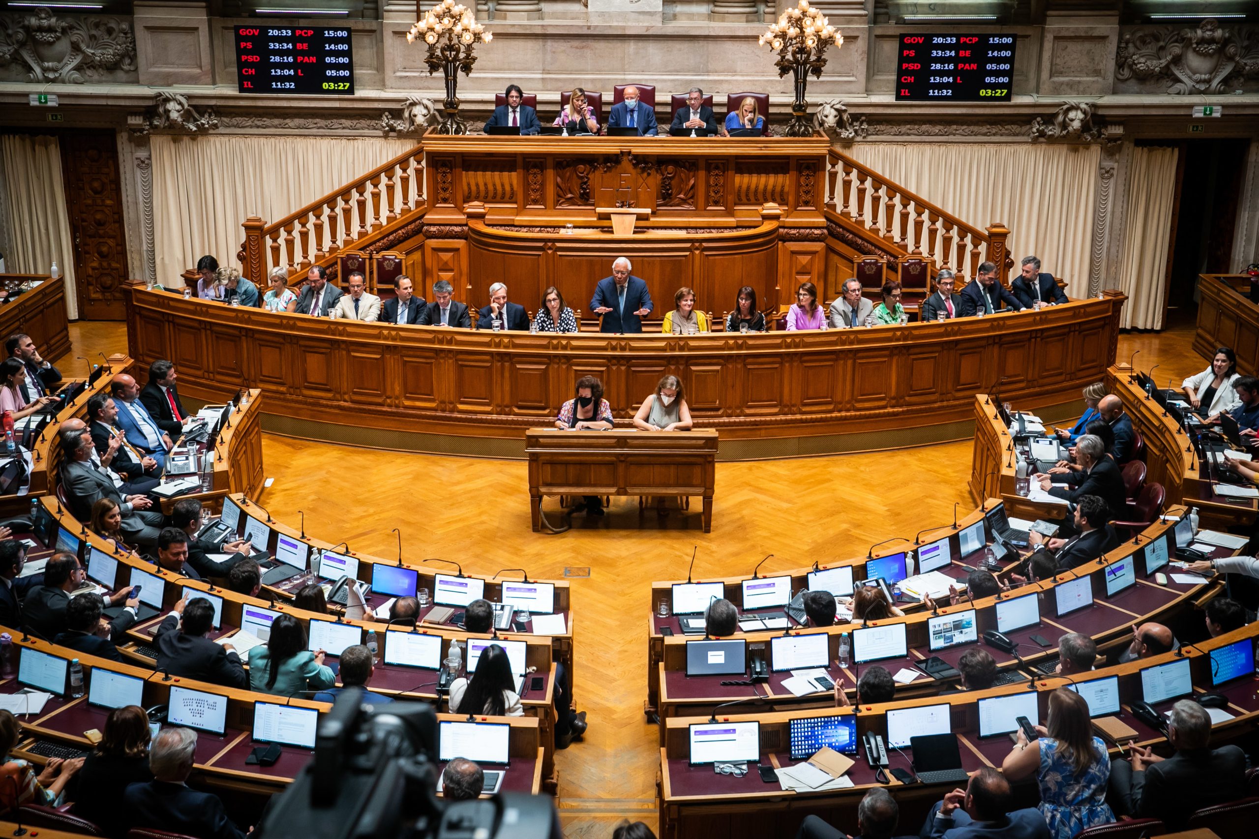 Parlamento aprova novo regime jurídico para estrangeiros em Portugal