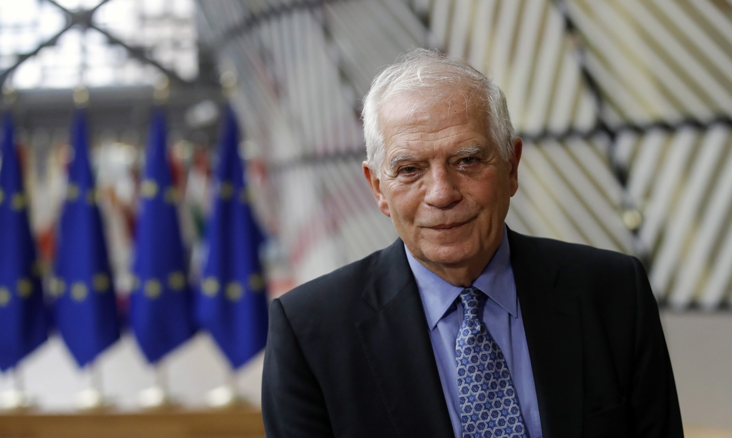 UE aprova acordo de dois mil milhões de euros para produzir e enviar munições de grande calibre para a Ucrânia