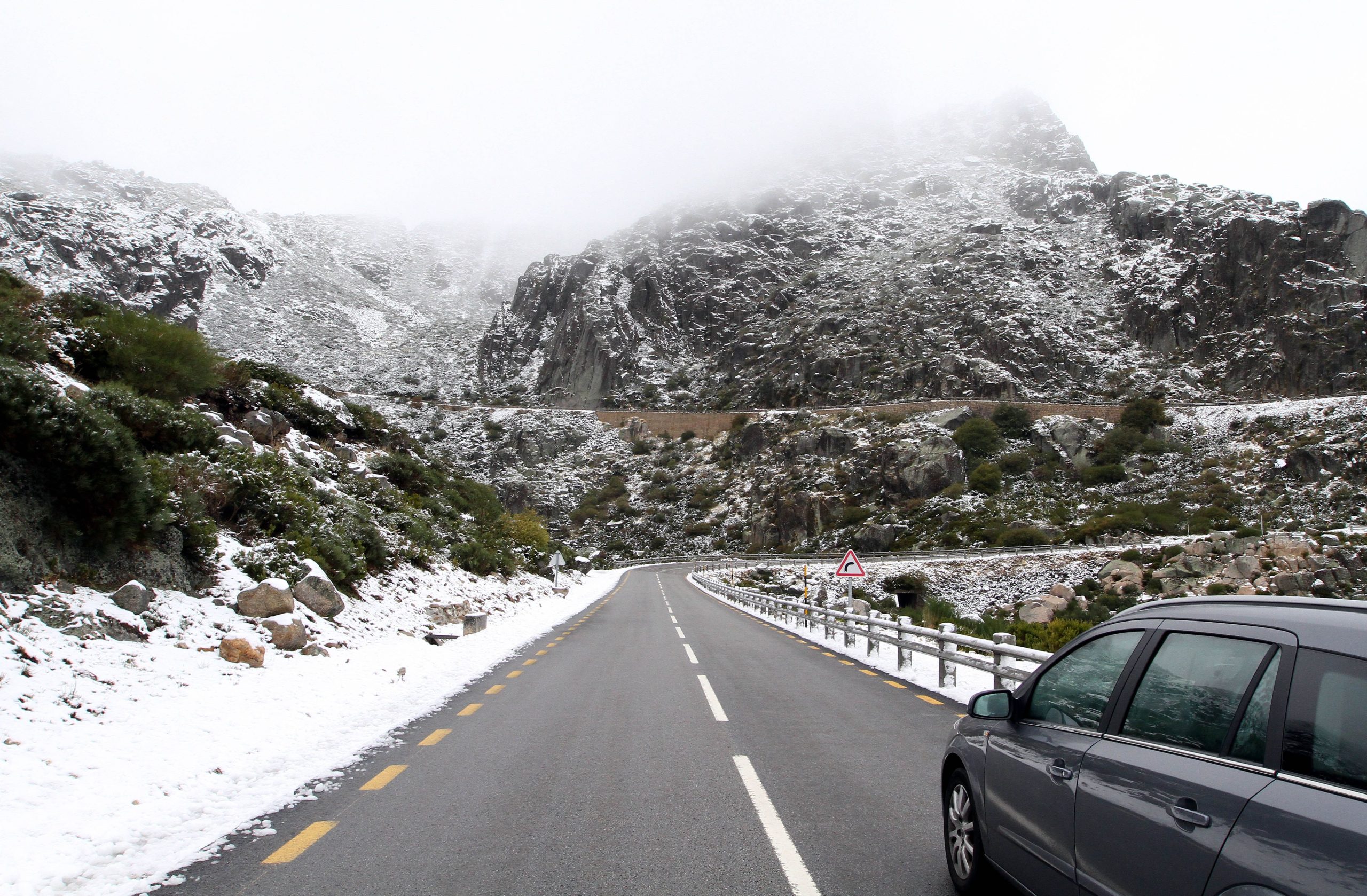 Reabertas estradas de acesso ao maciço central da Serra da Estrela