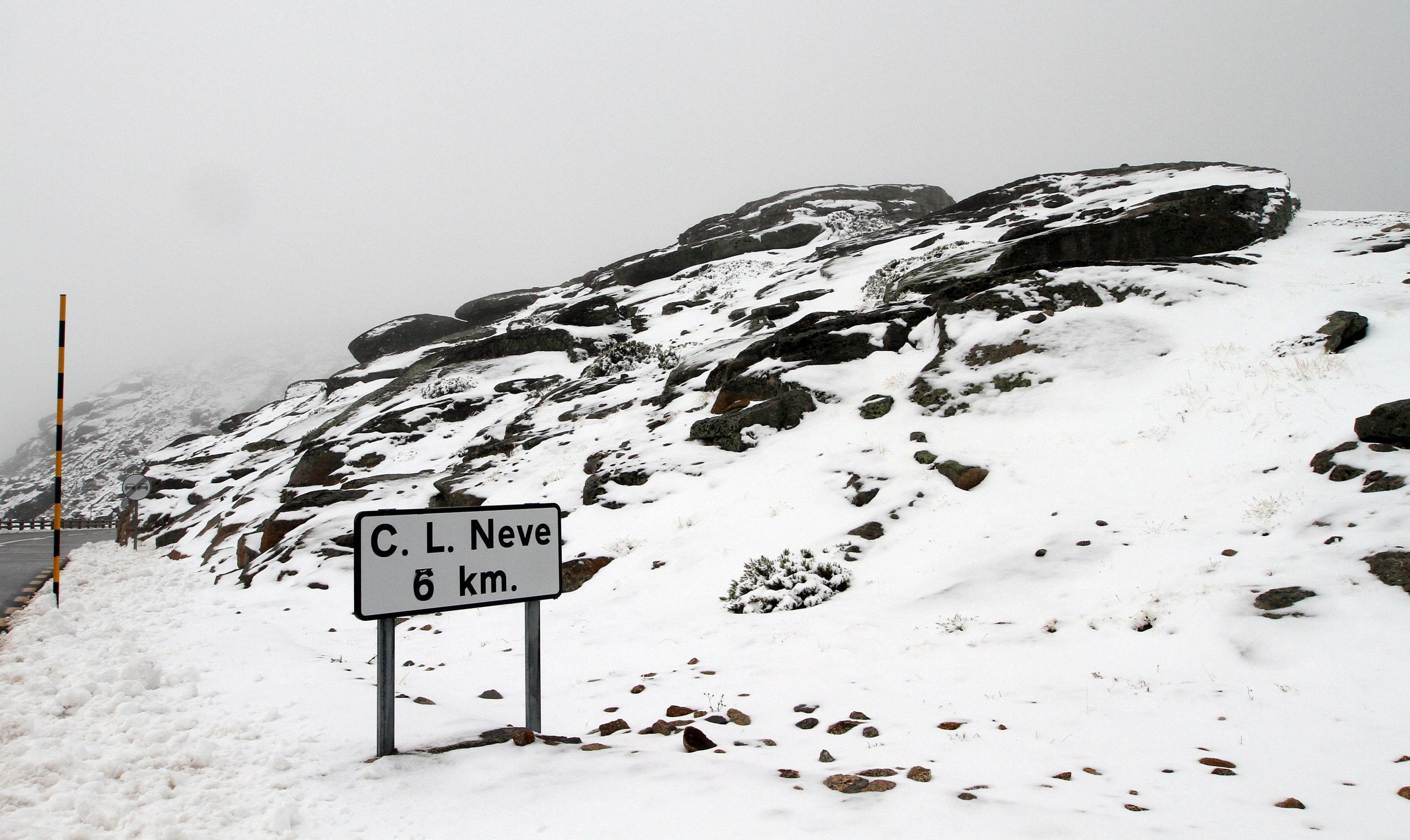 Vai ver a neve à Serra da Estrela? Atenção que há estradas fechadas