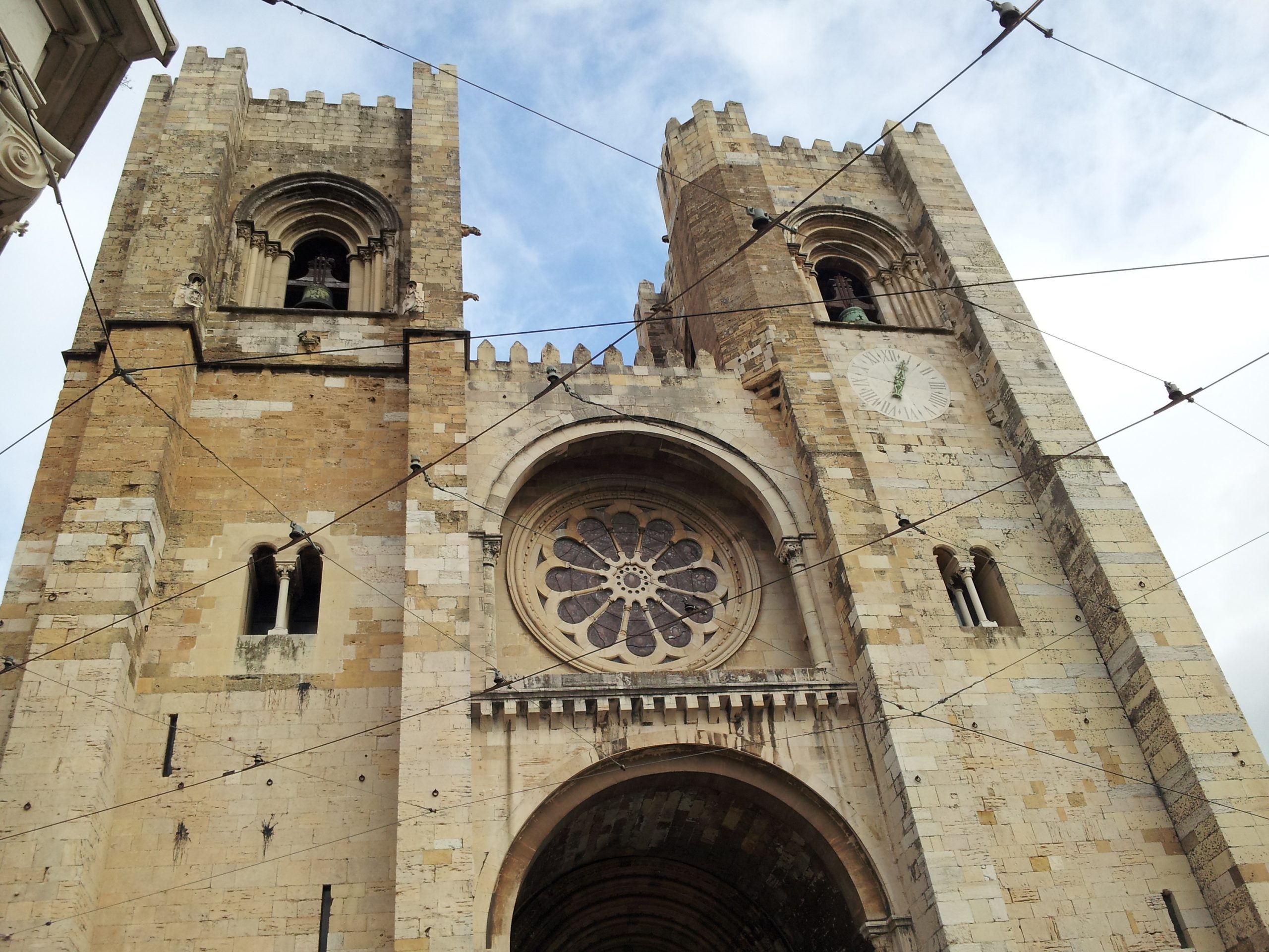 Encontrados vestígios do balneário da mesquita anterior à Sé de Lisboa. DGPC pede estudo alternativo para garantir estabilidade e achados