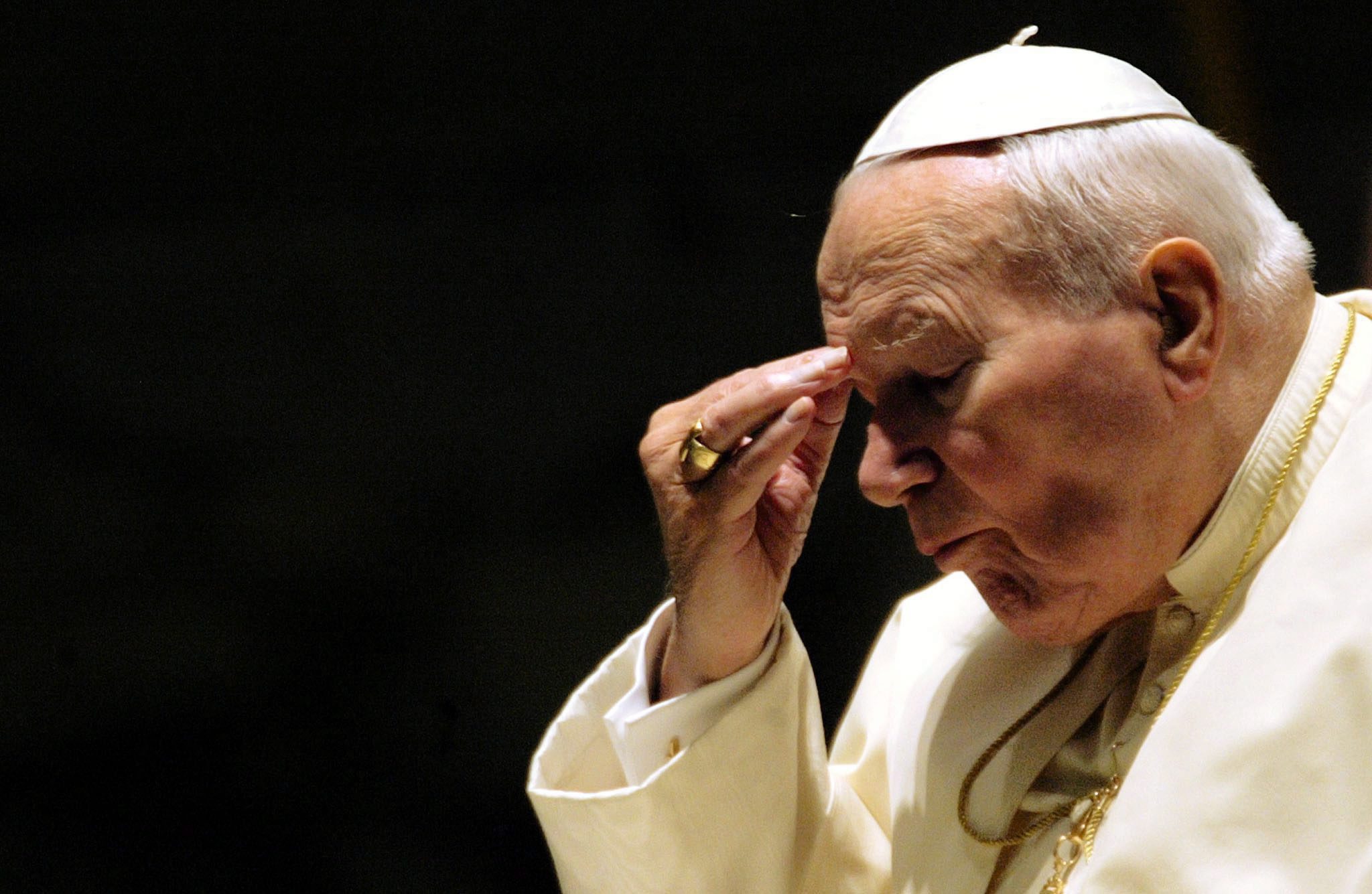 Milhares de polacos marcham em defesa da reputação do Papa João Paulo II