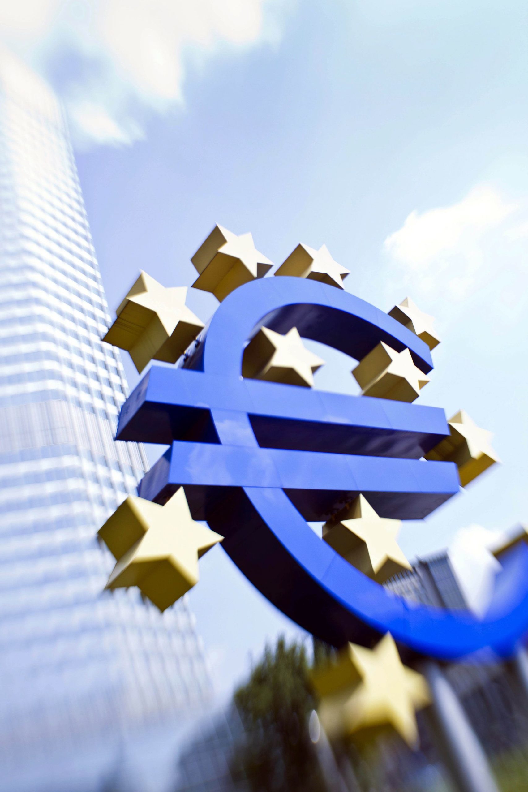 Bruxelas revê em alta previsões económicas para 2025