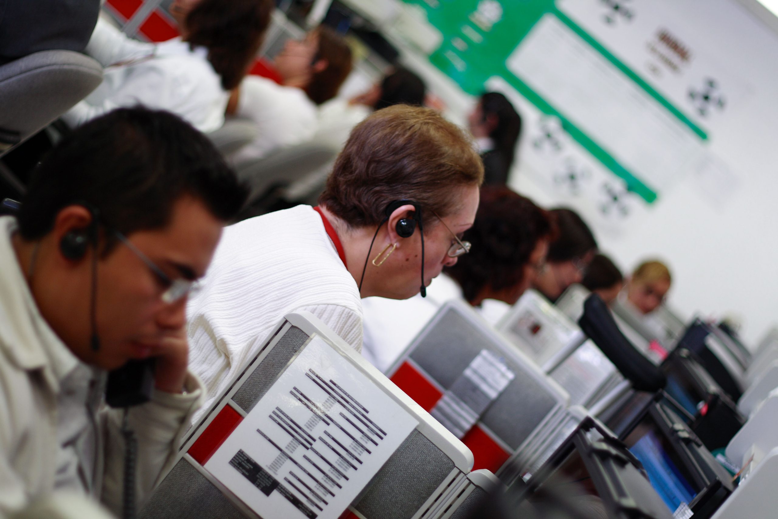 Inscritos nos centros de emprego abaixo dos 400 mil pela primeira vez em 10 anos