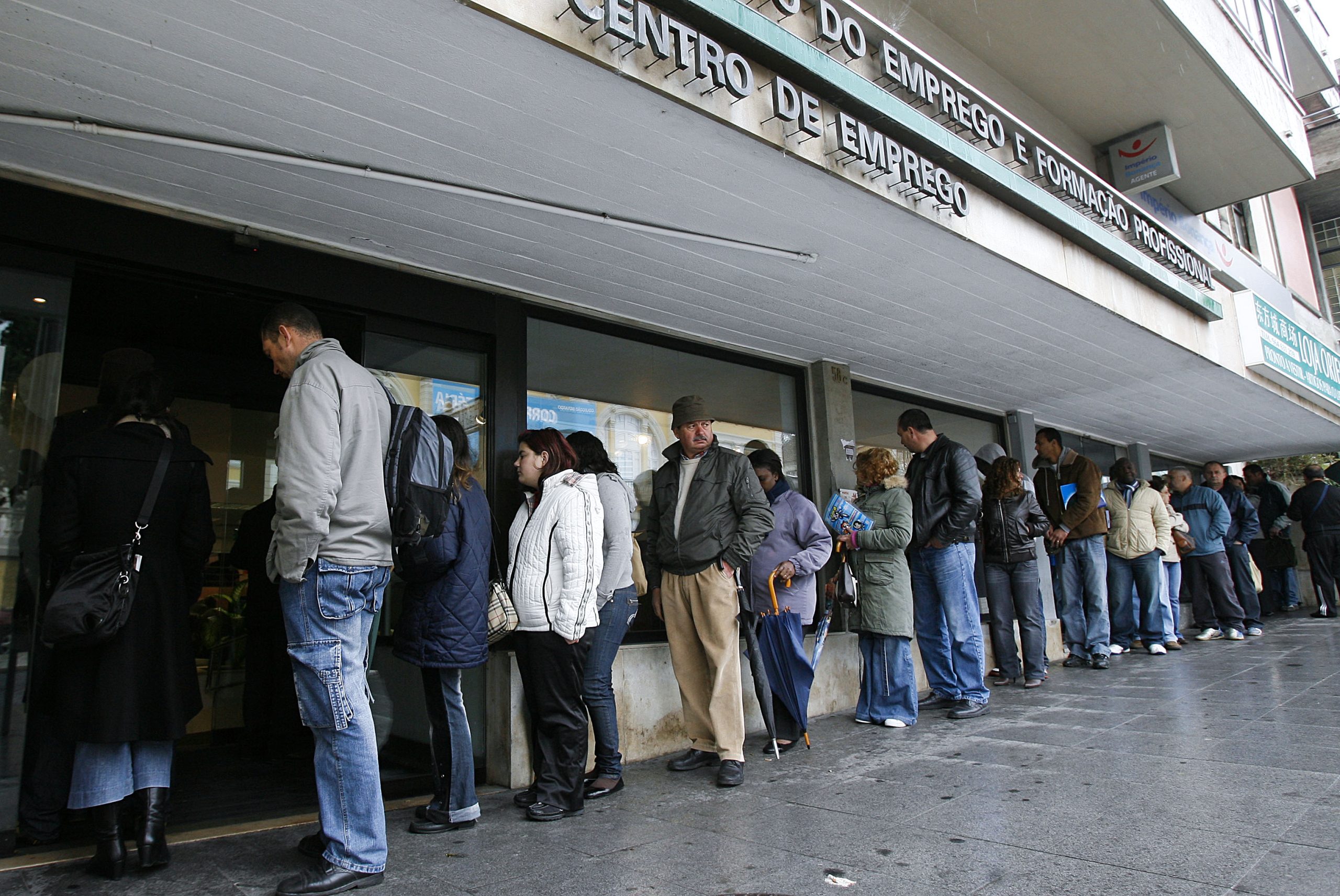 INE revela taxa de desemprego: julho em baixa com 10,9% e agosto nos 11,1%