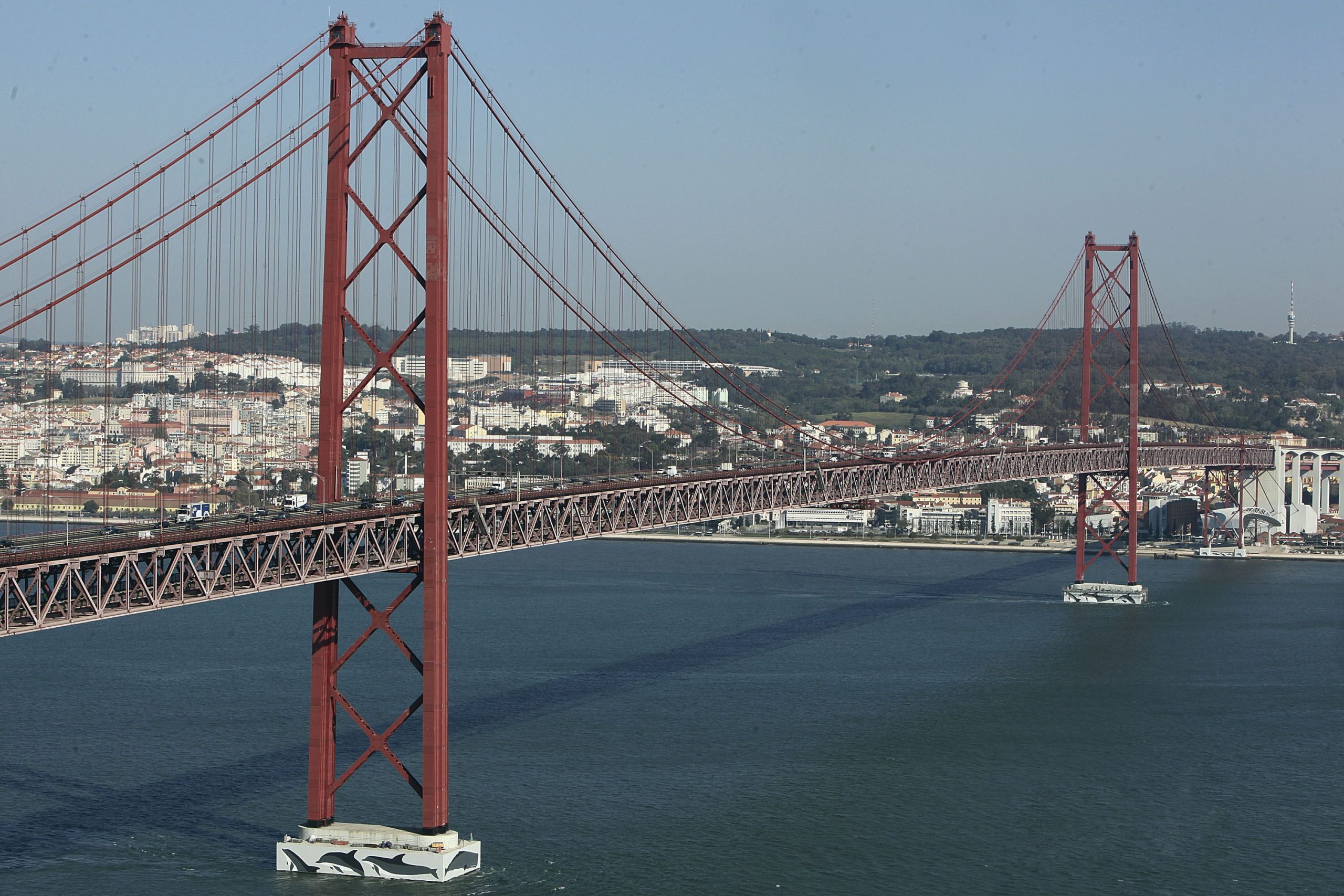 Ponte 25 de Abril com corte total do trânsito automóvel na madrugada de domingo