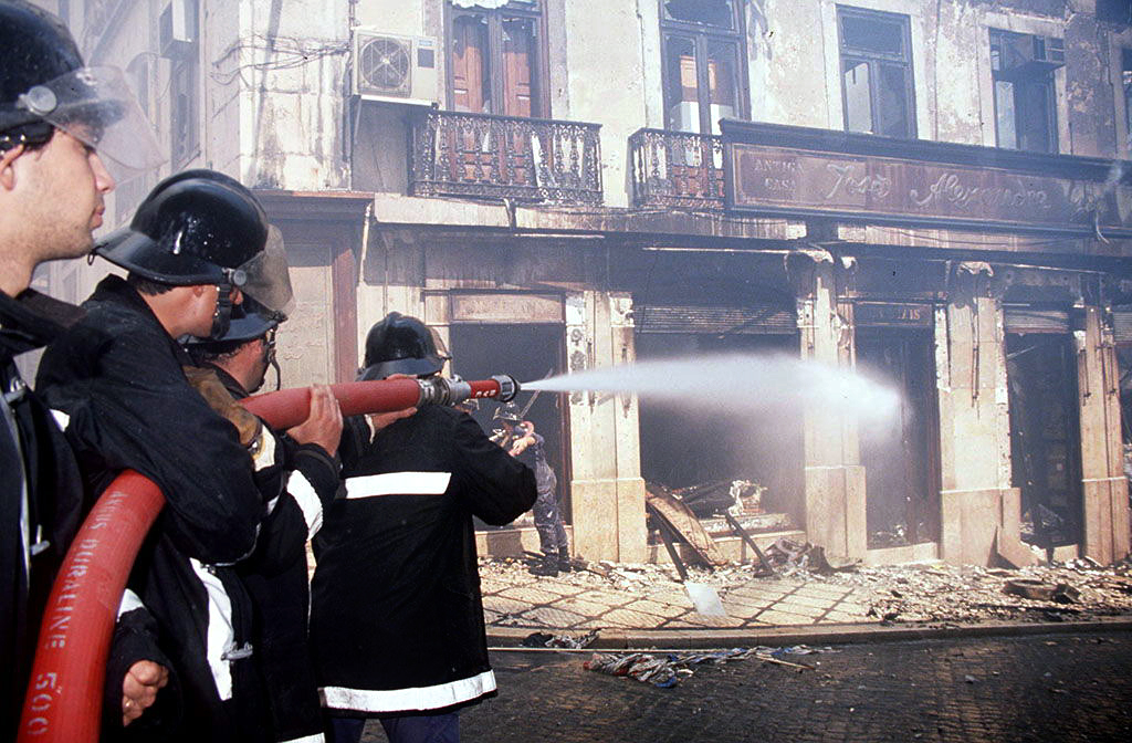 Lisboa assinala 34 anos do incêndio do Chiado com compromisso de “mais apoios” aos bombeiros
