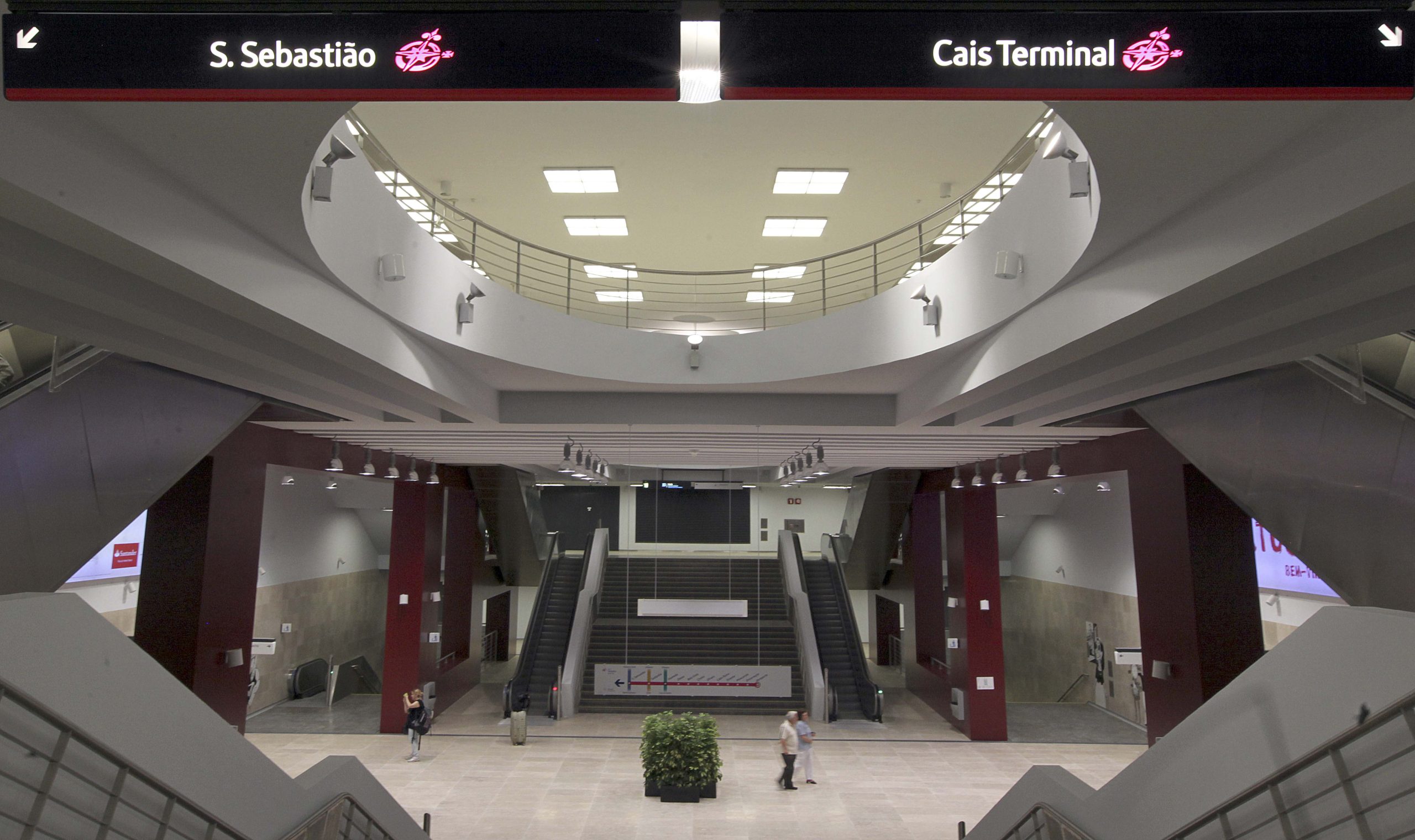 Retomada circulação entre estações do metro do Aeroporto e Moscavide